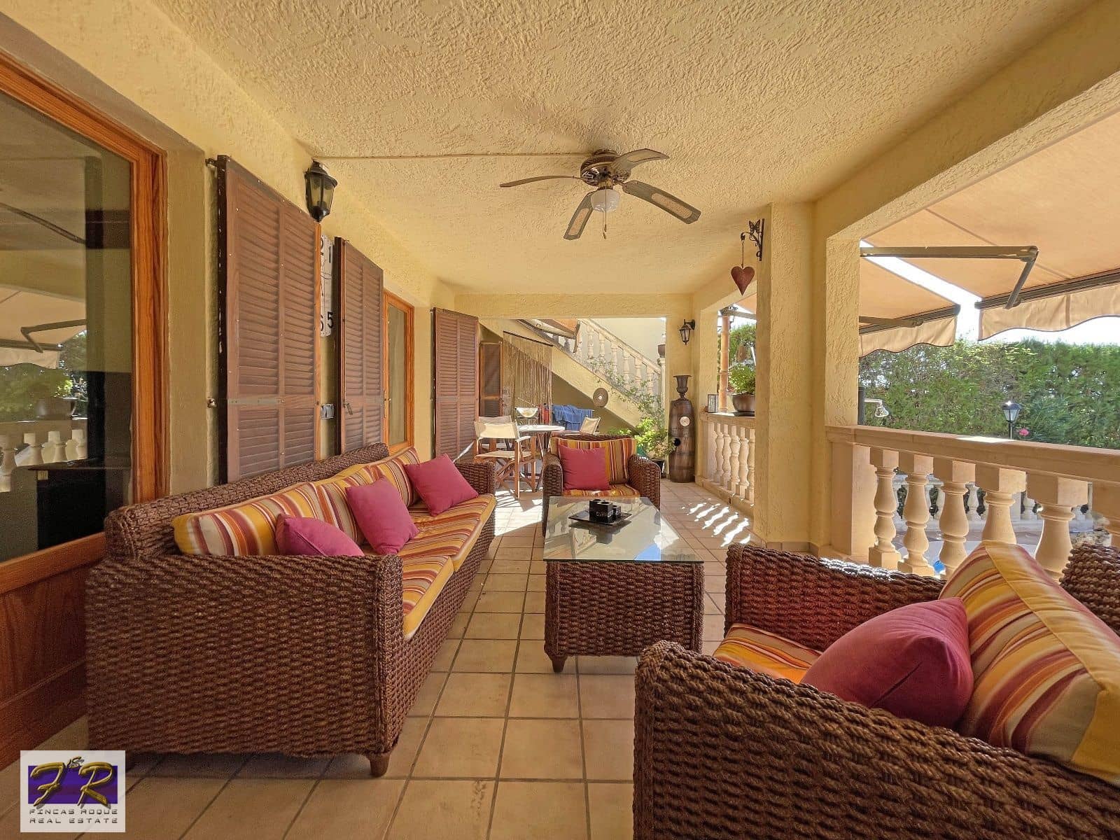 5 soverom Villa til salgs i Aucanada med svømmebasseng garasje - € 1 591 000 (Ref: 7862874)