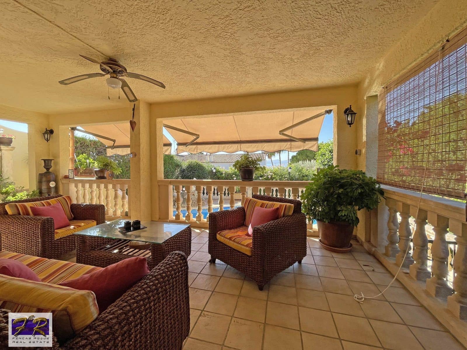 5 soverom Villa til salgs i Aucanada med svømmebasseng garasje - € 1 591 000 (Ref: 7862874)