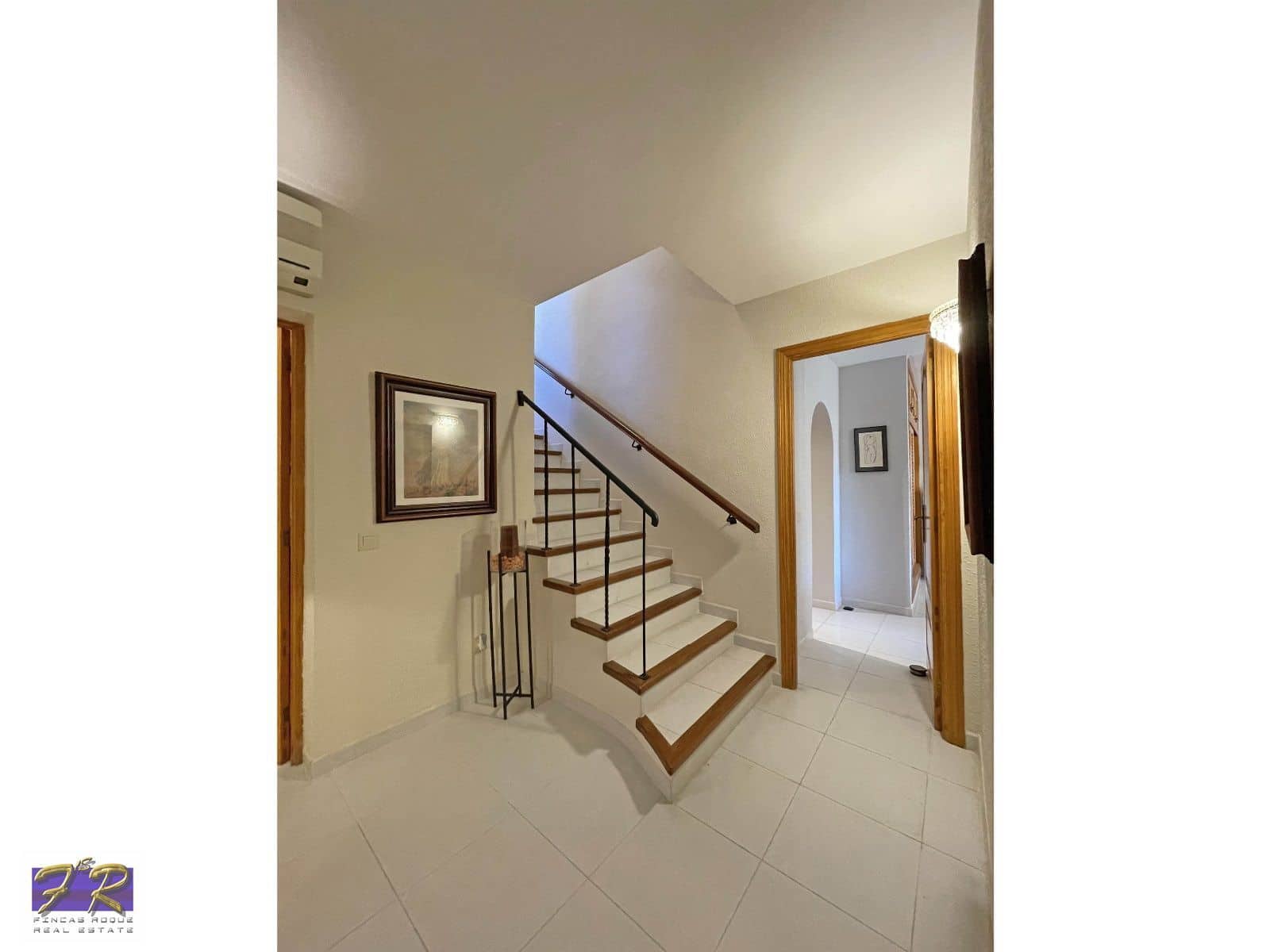 5 soverom Villa til salgs i Aucanada med svømmebasseng garasje - € 1 591 000 (Ref: 7862874)