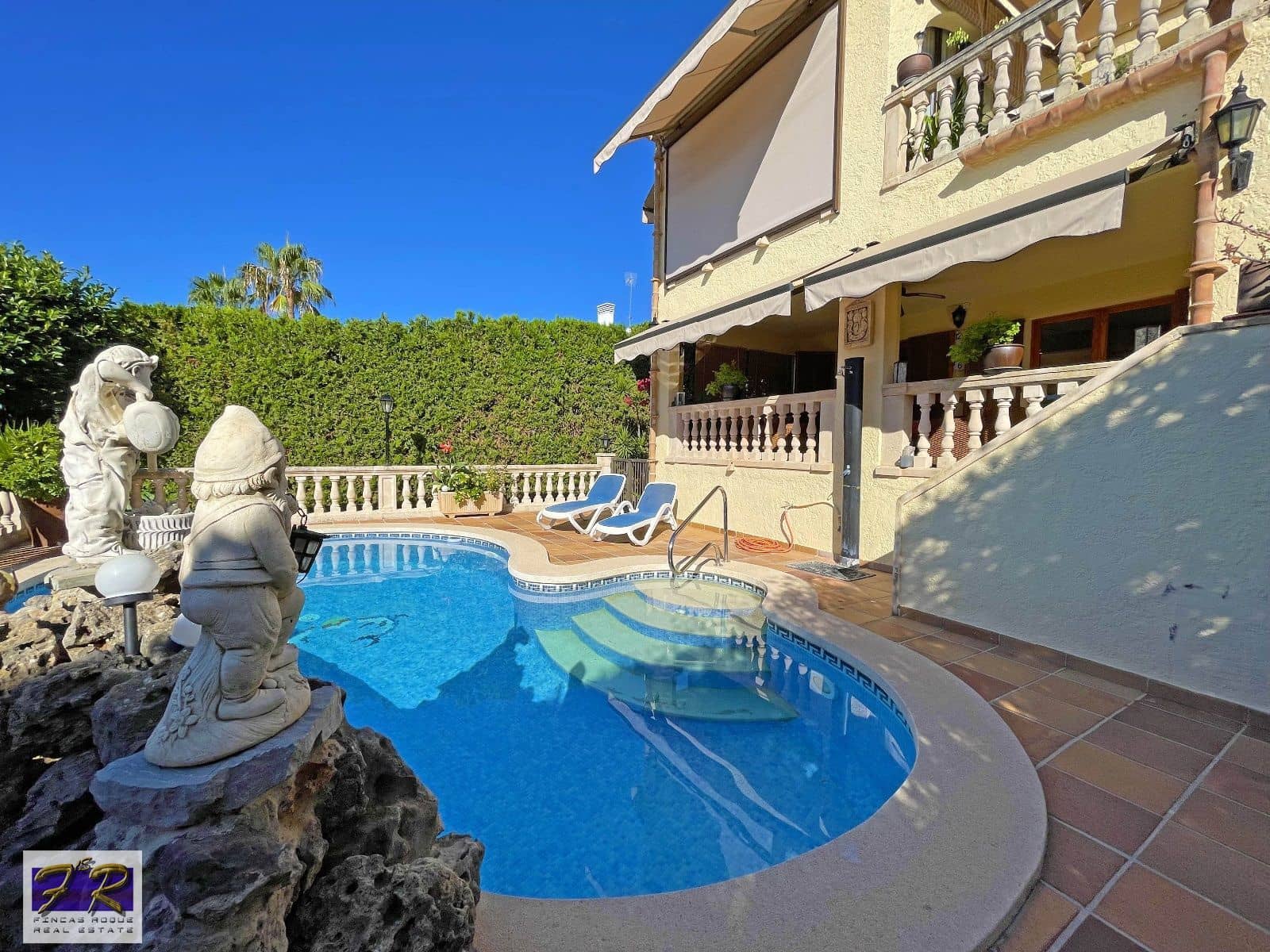 5 soverom Villa til salgs i Aucanada med svømmebasseng garasje - € 1 591 000 (Ref: 7862874)