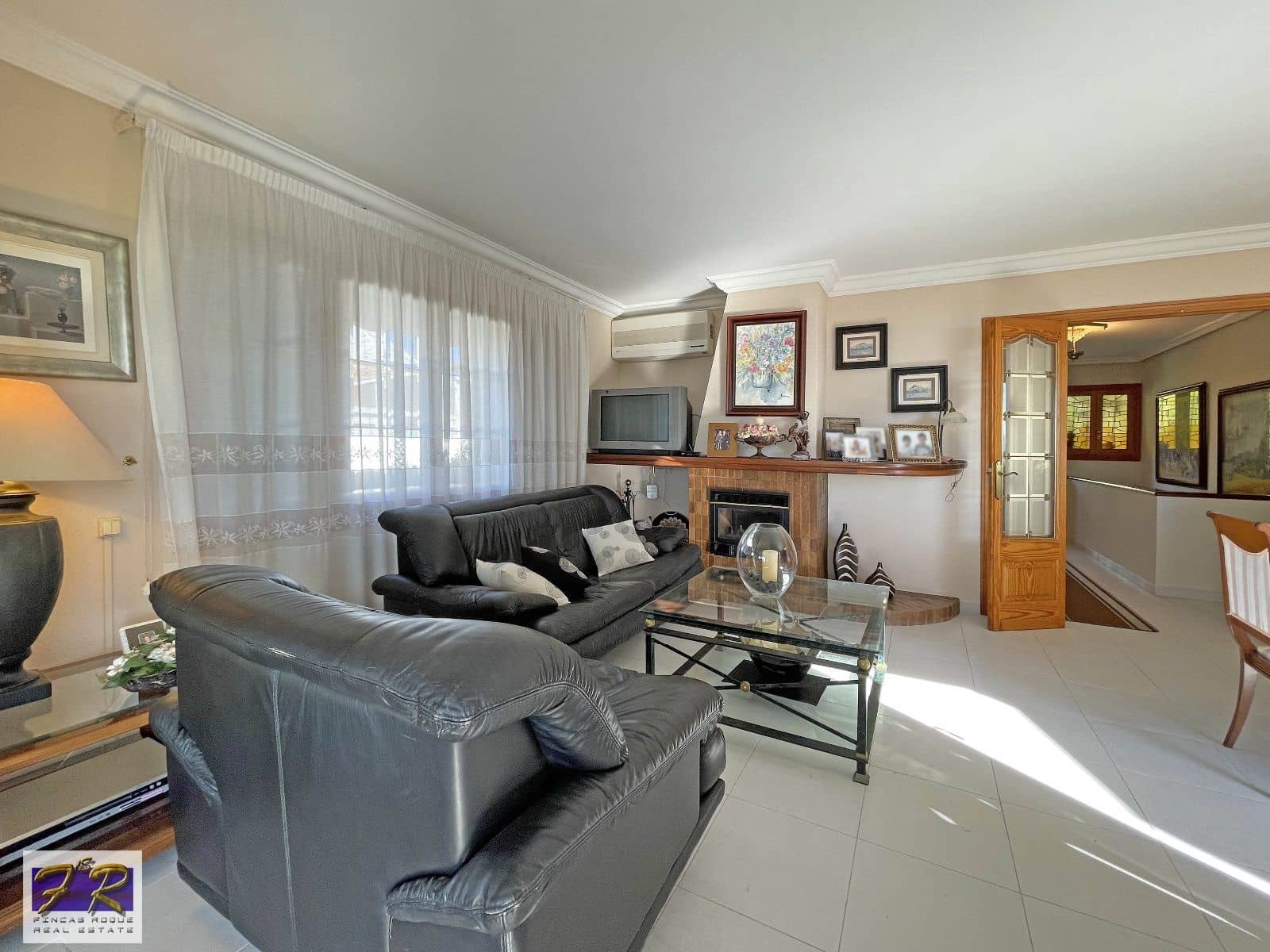 5 soverom Villa til salgs i Aucanada med svømmebasseng garasje - € 1 591 000 (Ref: 7862874)