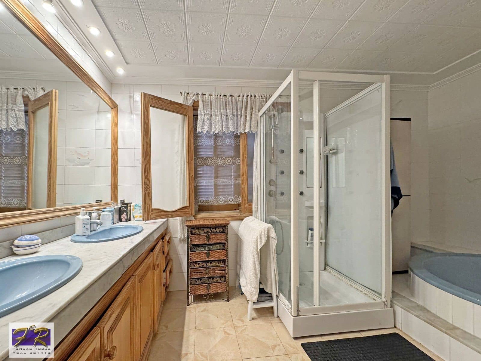 3 bedroom Villa for sale in Puerto de Alcudia with garage - € 550,000 (Ref: 8190207)