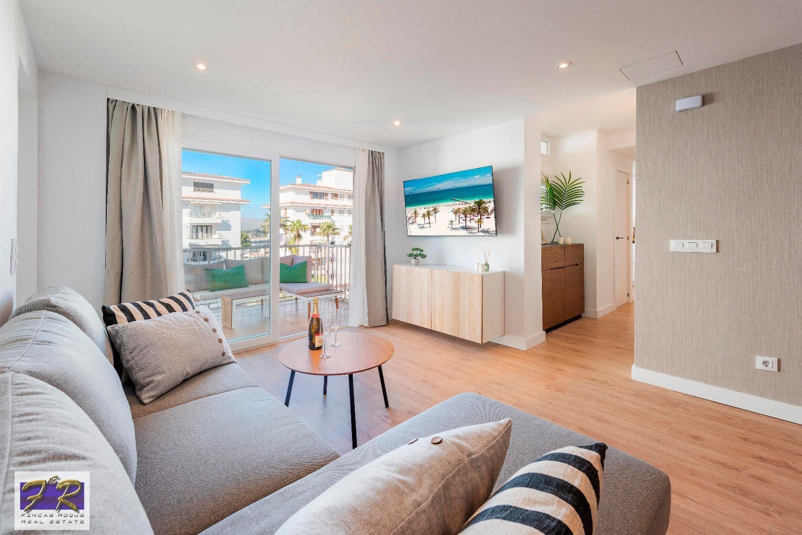 3 slaapkamer Flat te koop in Puerto de Alcudia - € 445.000 (Ref: 8788693)