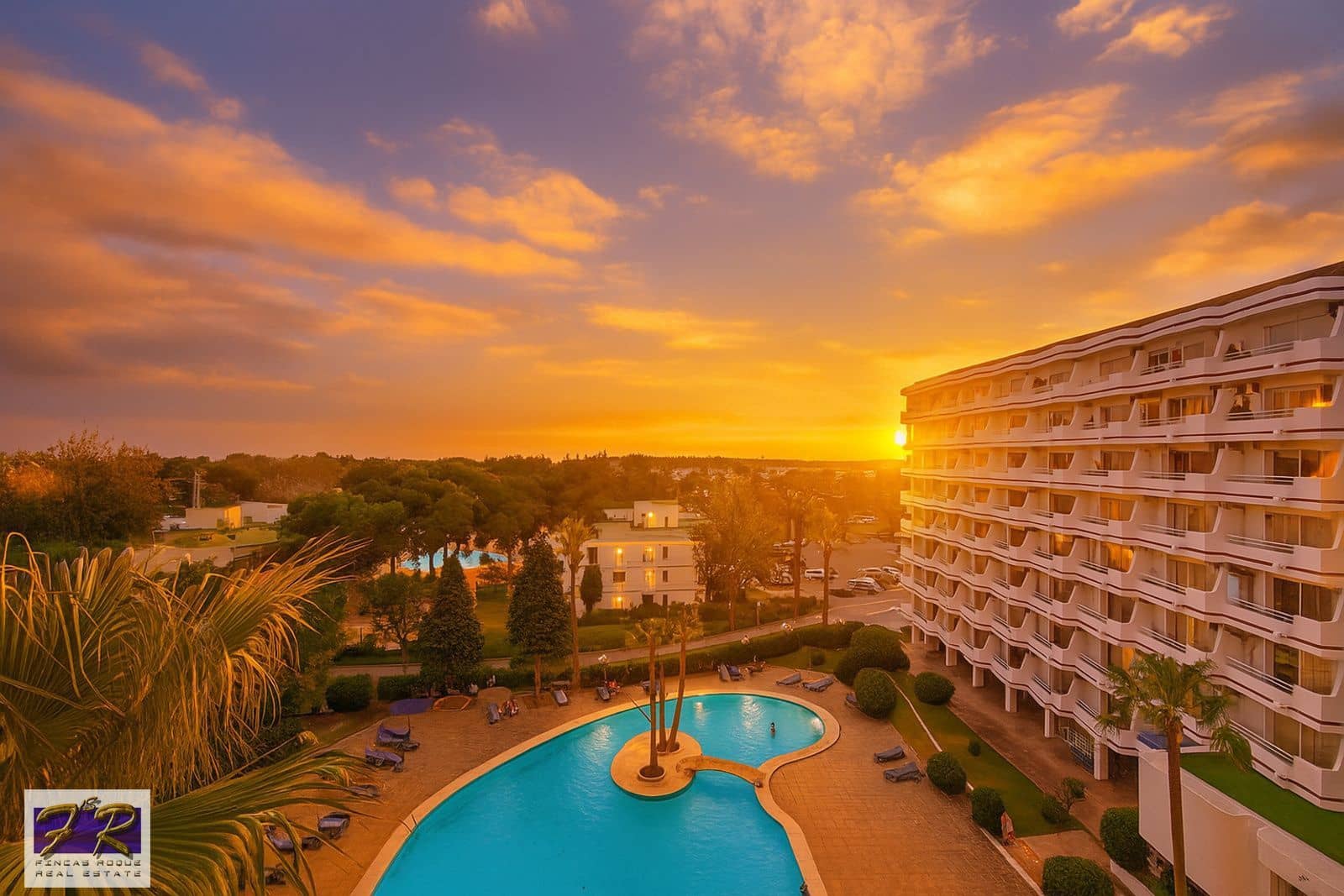 2 slaapkamer Flat te koop in Puerto de Alcudia met zwembad - € 280.000 (Ref: 9107841)