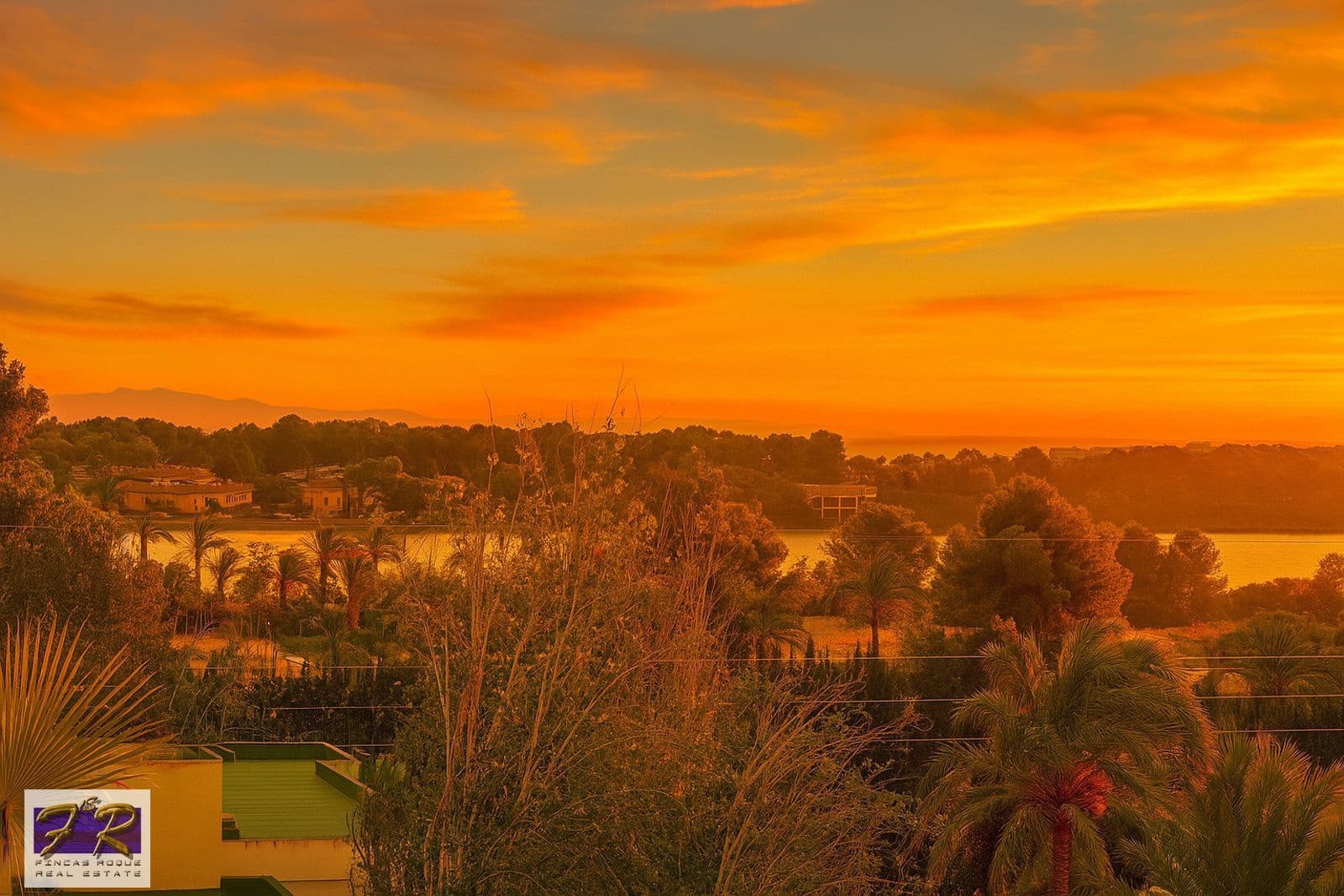 2 slaapkamer Flat te koop in Puerto de Alcudia met zwembad - € 280.000 (Ref: 9107841)