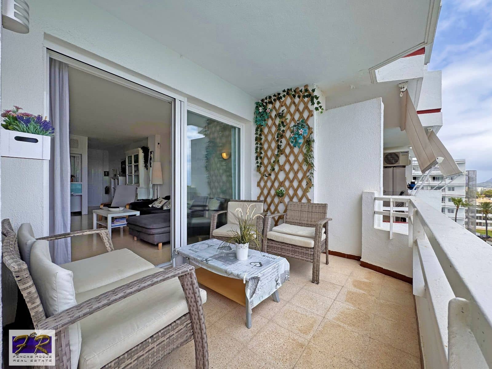 2 slaapkamer Flat te koop in Puerto de Alcudia met zwembad - € 280.000 (Ref: 9107841)