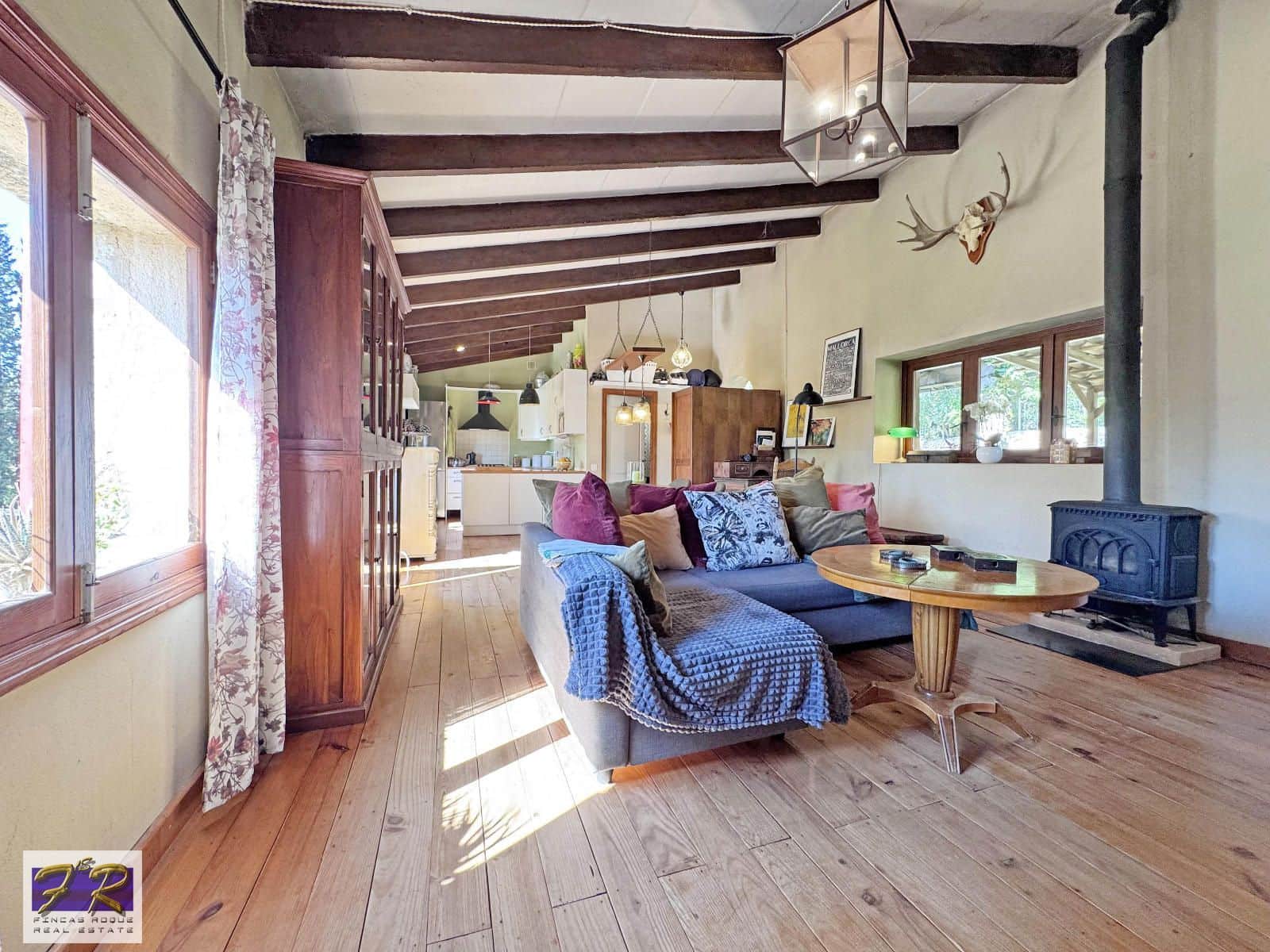 1 sypialnia Finka/Dom wiejski na sprzedaż w Buger z basenem garażem - 620 000 € (Ref: 9231865)