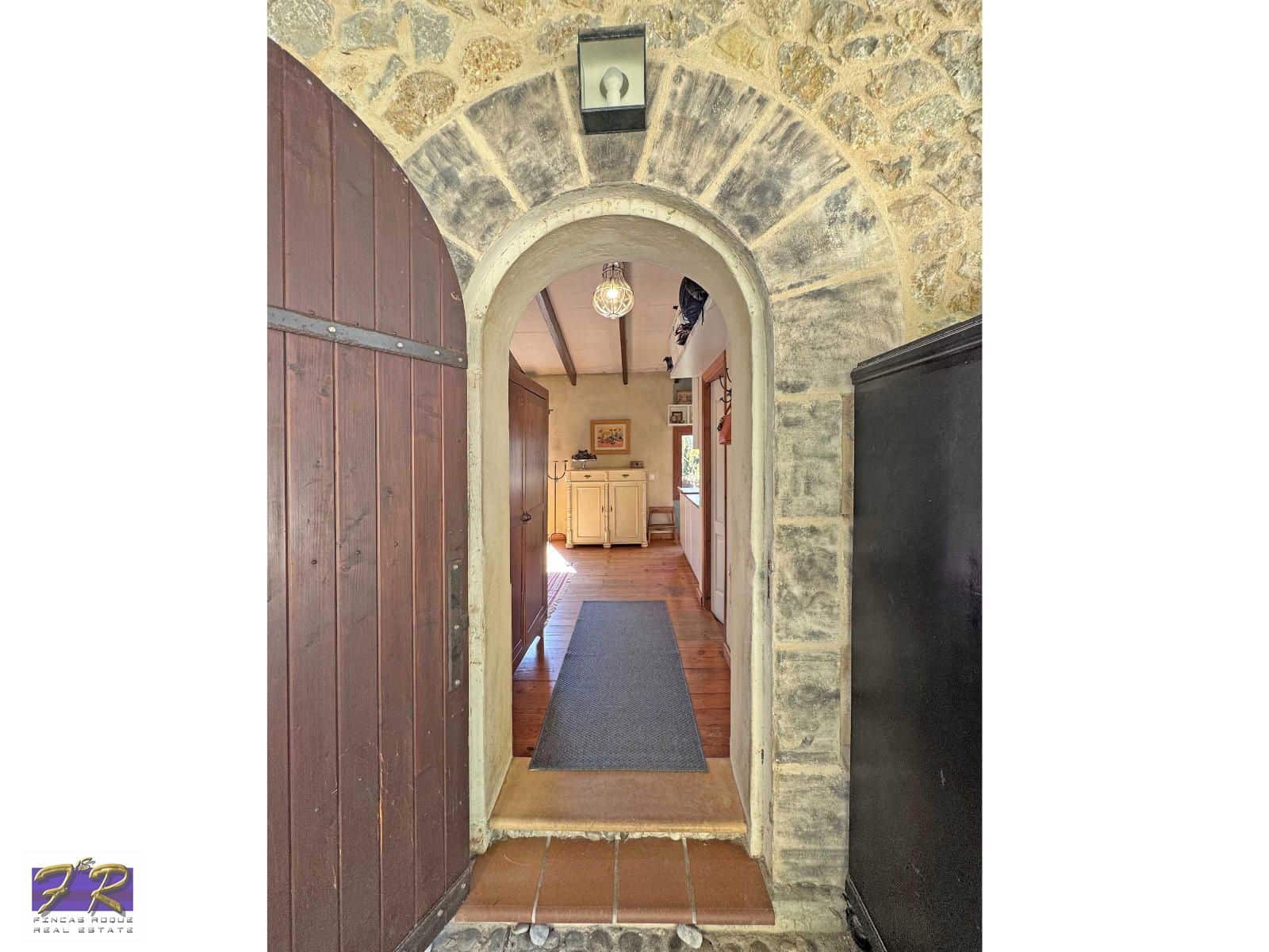 1 sypialnia Finka/Dom wiejski na sprzedaż w Buger z basenem garażem - 620 000 € (Ref: 9231865)