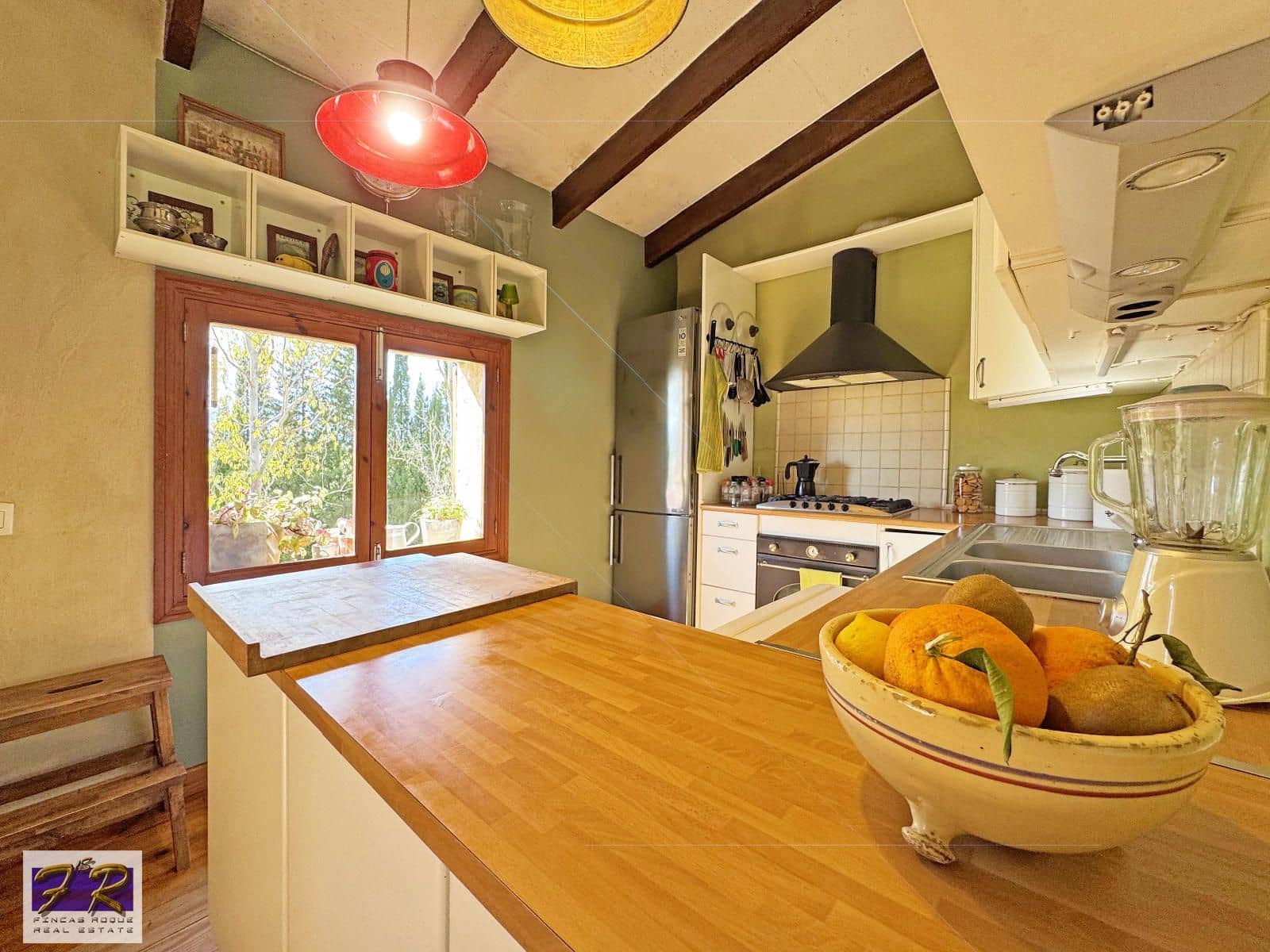 1 sypialnia Finka/Dom wiejski na sprzedaż w Buger z basenem garażem - 620 000 € (Ref: 9231865)