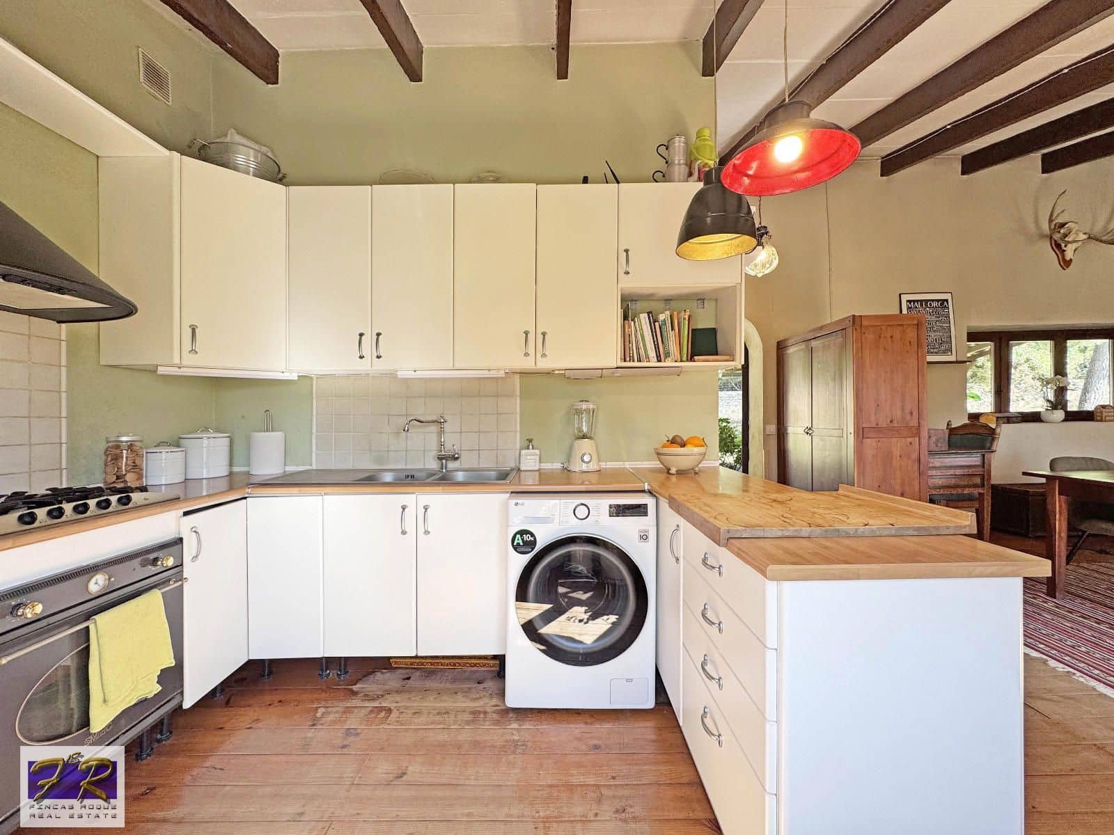 1 sypialnia Finka/Dom wiejski na sprzedaż w Buger z basenem garażem - 620 000 € (Ref: 9231865)