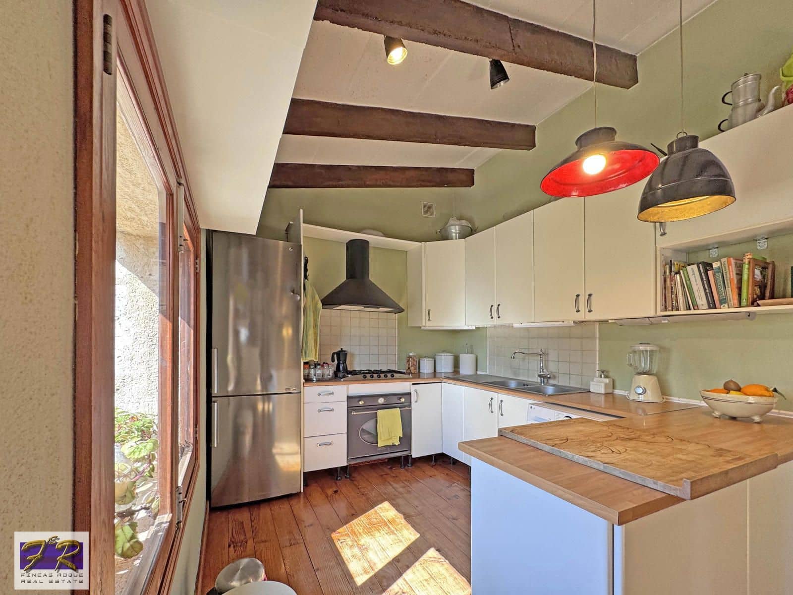 1 sypialnia Finka/Dom wiejski na sprzedaż w Buger z basenem garażem - 620 000 € (Ref: 9231865)