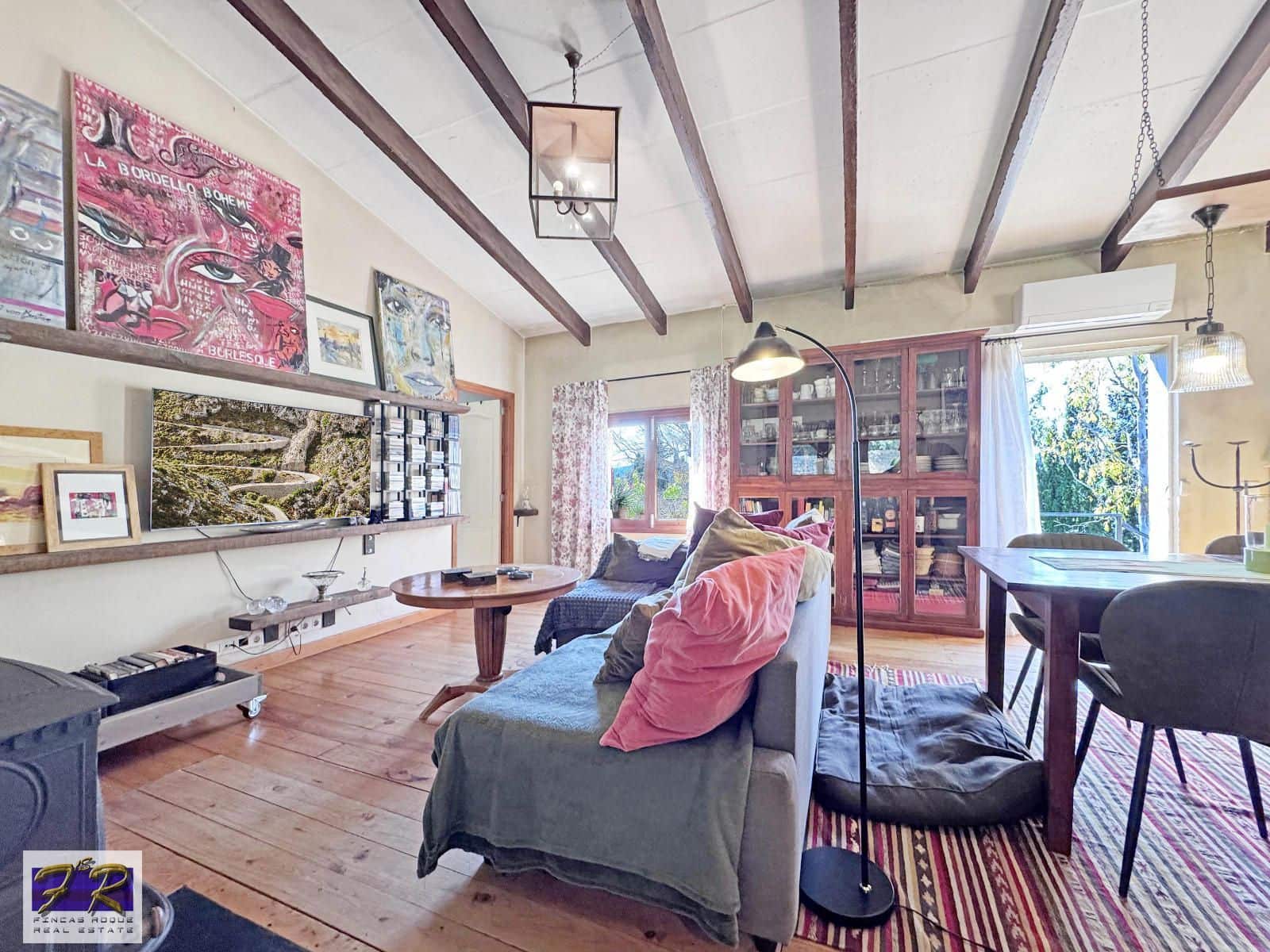 1 sypialnia Finka/Dom wiejski na sprzedaż w Buger z basenem garażem - 620 000 € (Ref: 9231865)