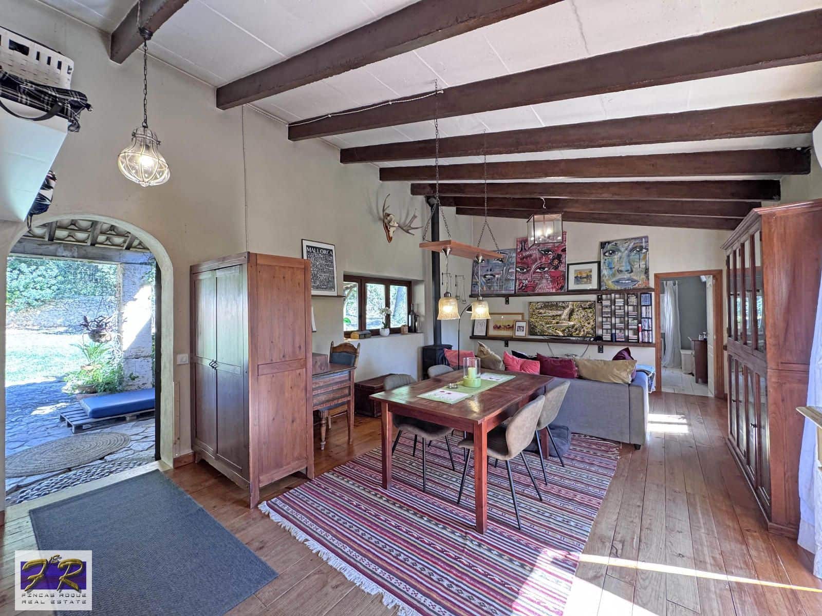 1 sypialnia Finka/Dom wiejski na sprzedaż w Buger z basenem garażem - 620 000 € (Ref: 9231865)