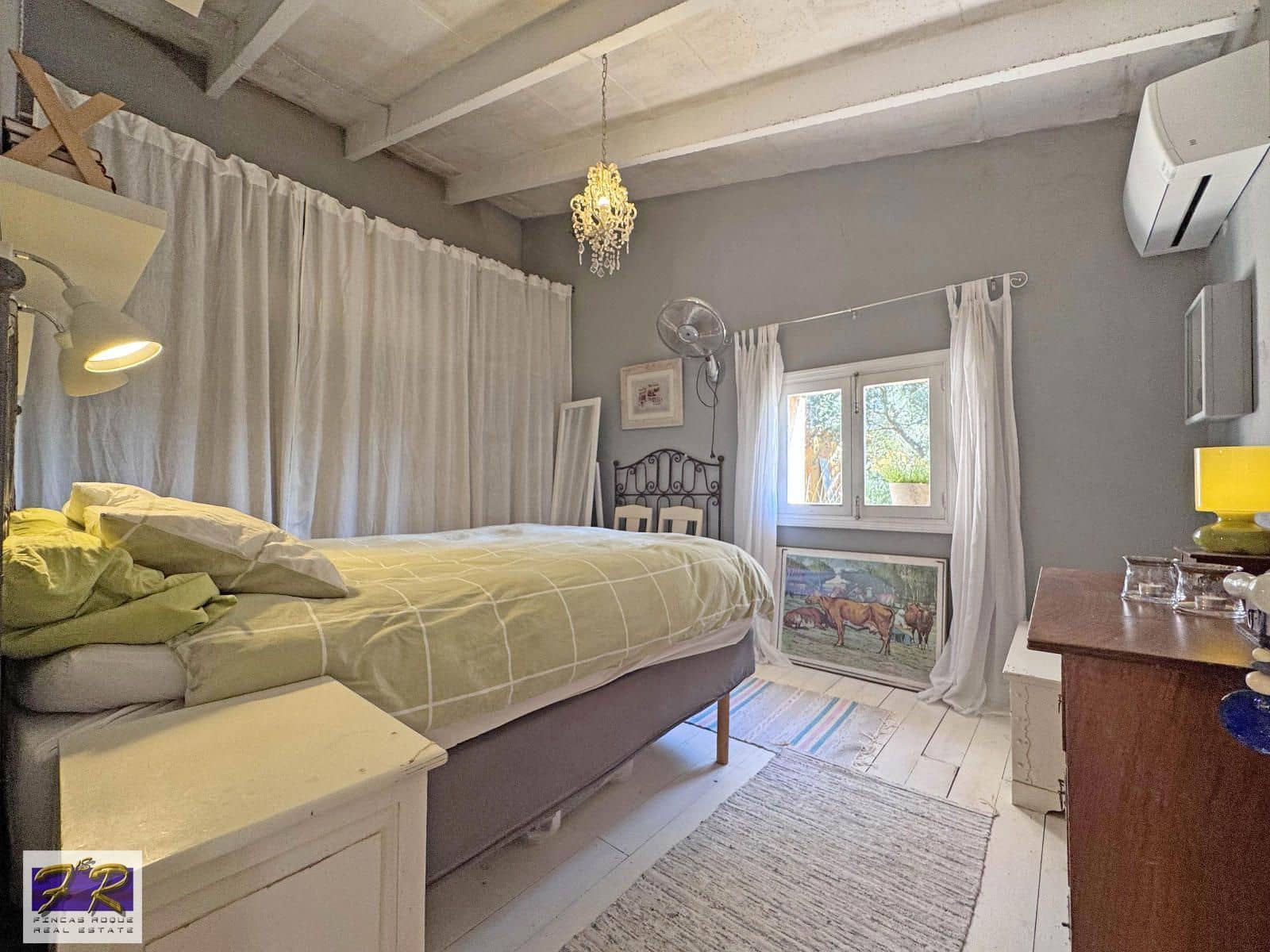 1 sypialnia Finka/Dom wiejski na sprzedaż w Buger z basenem garażem - 620 000 € (Ref: 9231865)