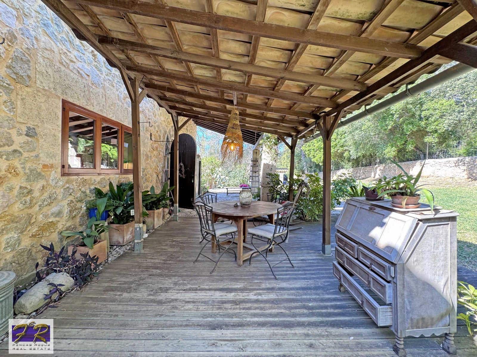 1 sypialnia Finka/Dom wiejski na sprzedaż w Buger z basenem garażem - 620 000 € (Ref: 9231865)