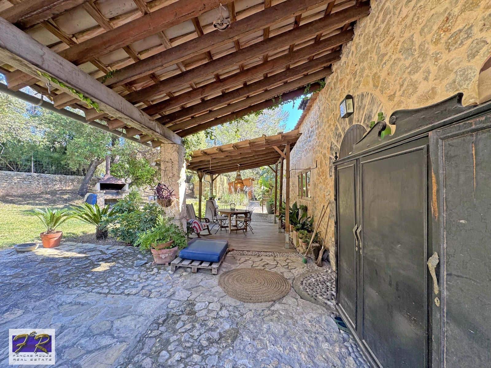 1 sypialnia Finka/Dom wiejski na sprzedaż w Buger z basenem garażem - 620 000 € (Ref: 9231865)