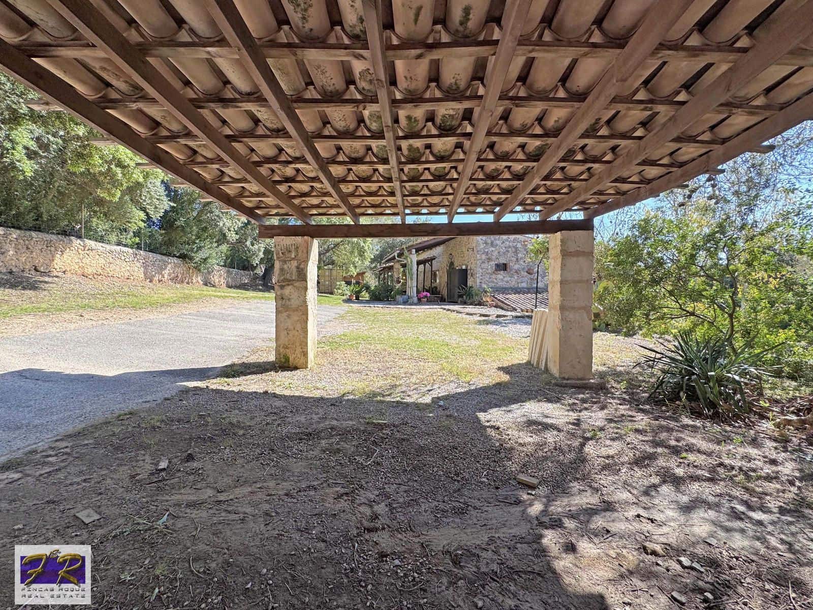 1 sypialnia Finka/Dom wiejski na sprzedaż w Buger z basenem garażem - 620 000 € (Ref: 9231865)