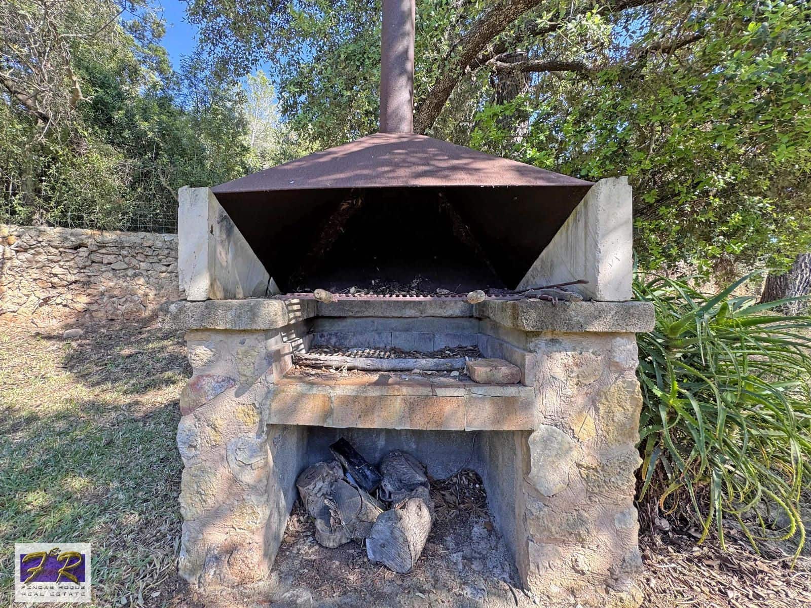 1 sypialnia Finka/Dom wiejski na sprzedaż w Buger z basenem garażem - 620 000 € (Ref: 9231865)