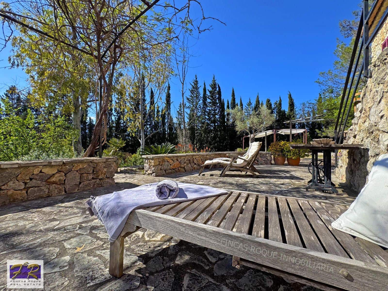 1 sypialnia Finka/Dom wiejski na sprzedaż w Buger z basenem garażem - 620 000 € (Ref: 9231865)