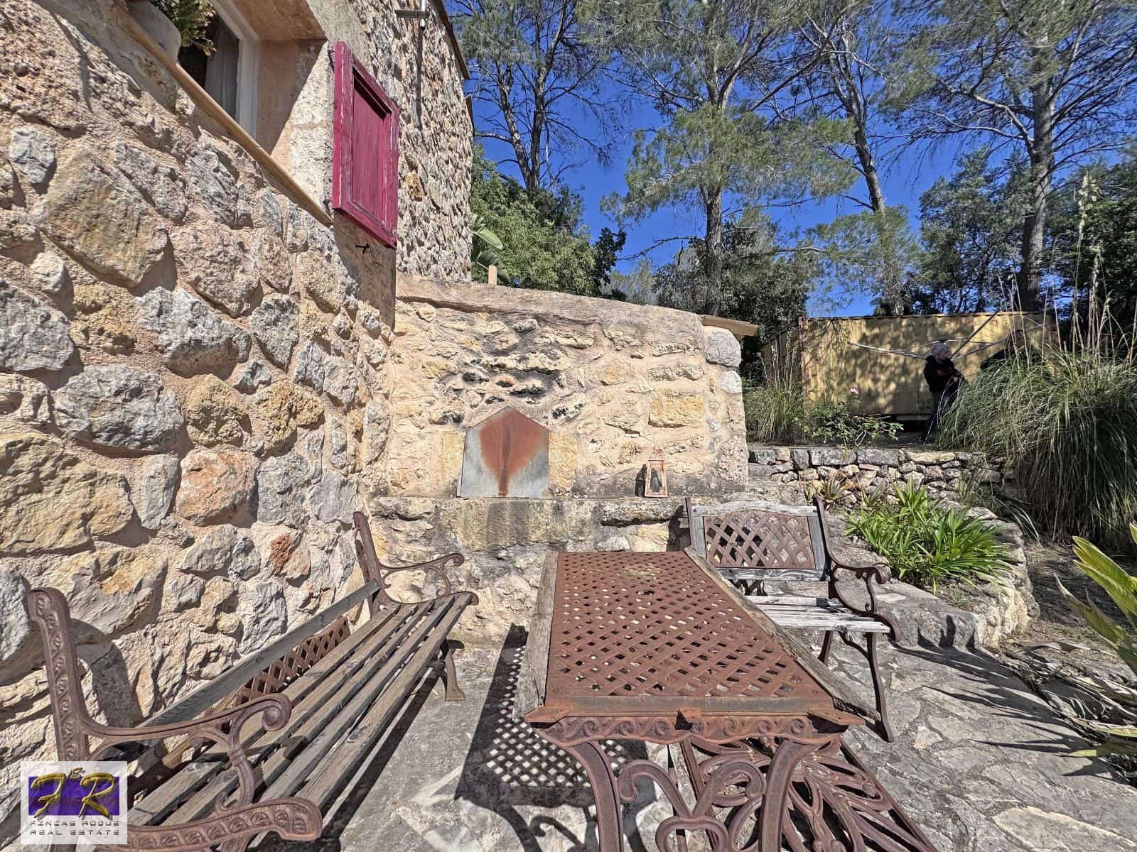 1 sypialnia Finka/Dom wiejski na sprzedaż w Buger z basenem garażem - 620 000 € (Ref: 9231865)