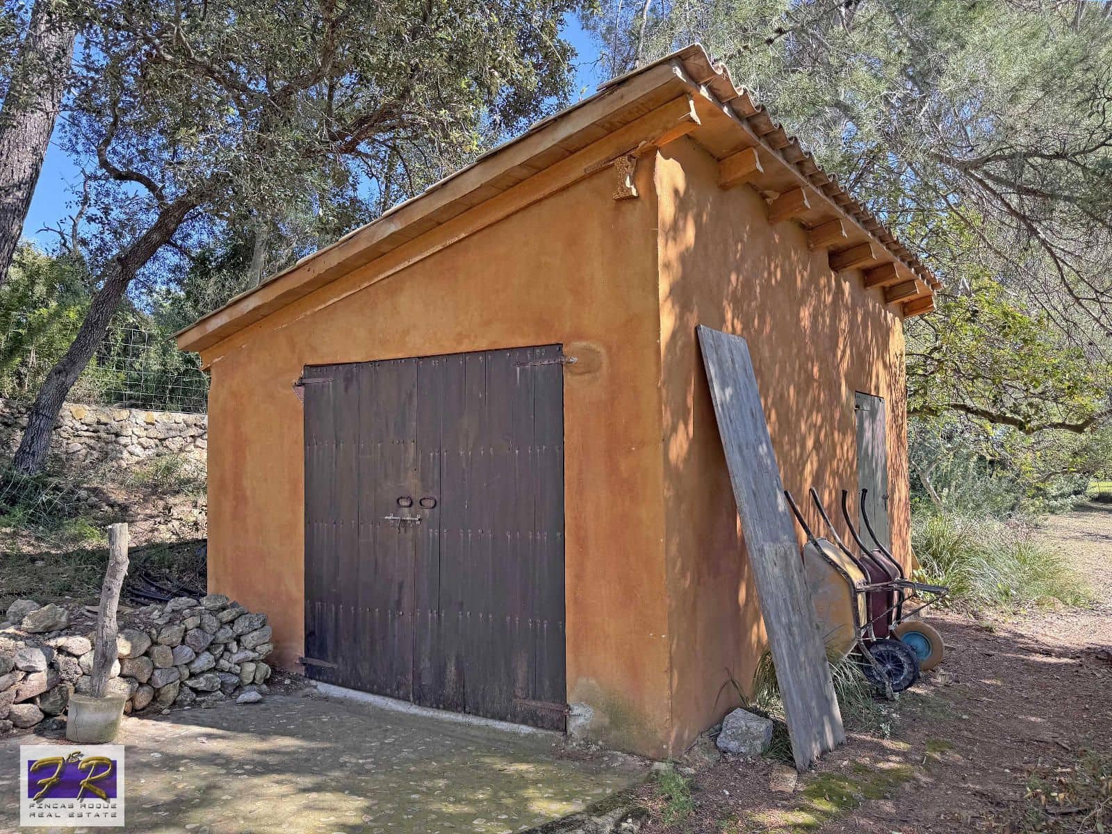 1 sypialnia Finka/Dom wiejski na sprzedaż w Buger z basenem garażem - 620 000 € (Ref: 9231865)