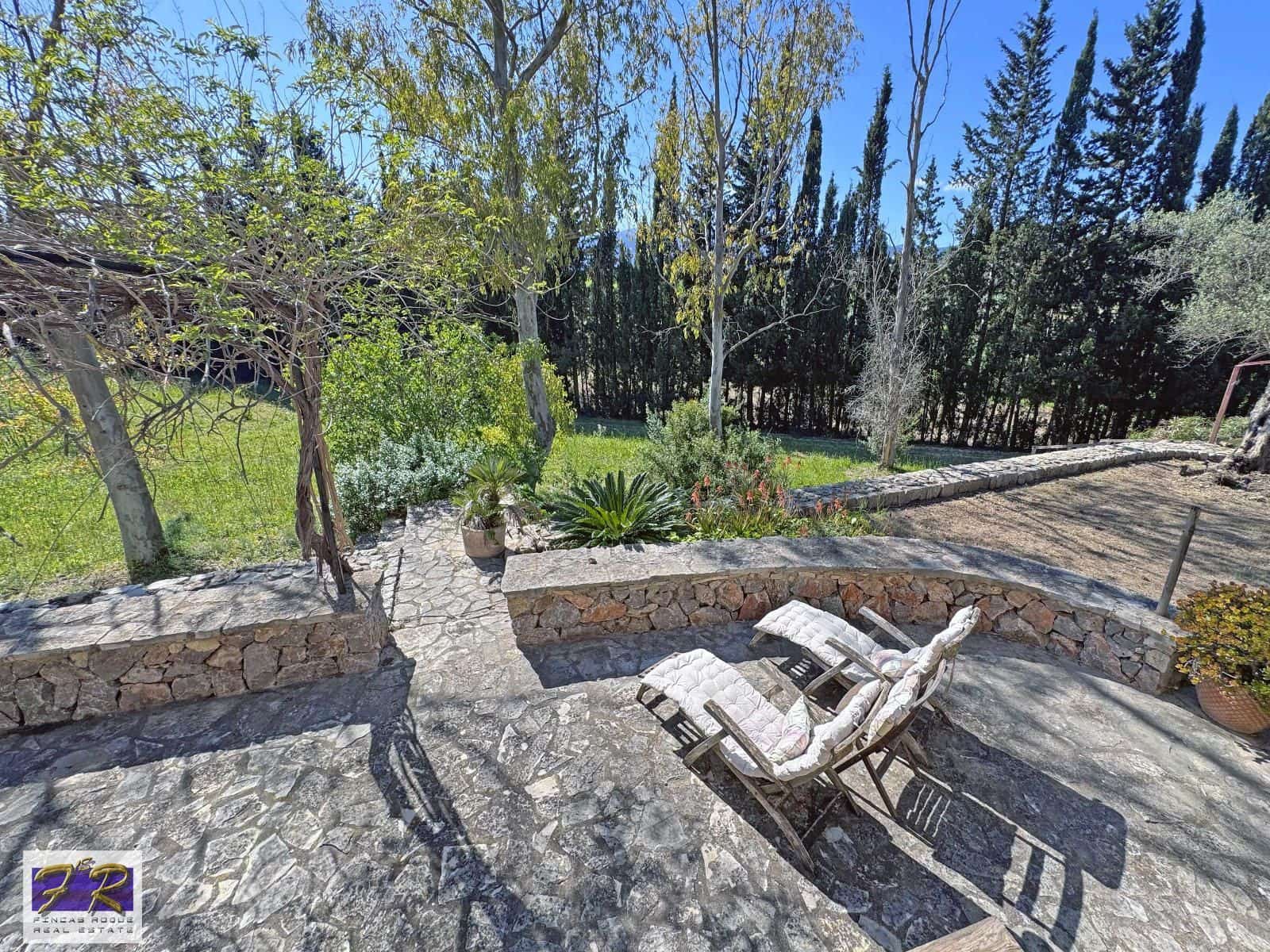 1 sypialnia Finka/Dom wiejski na sprzedaż w Buger z basenem garażem - 620 000 € (Ref: 9231865)