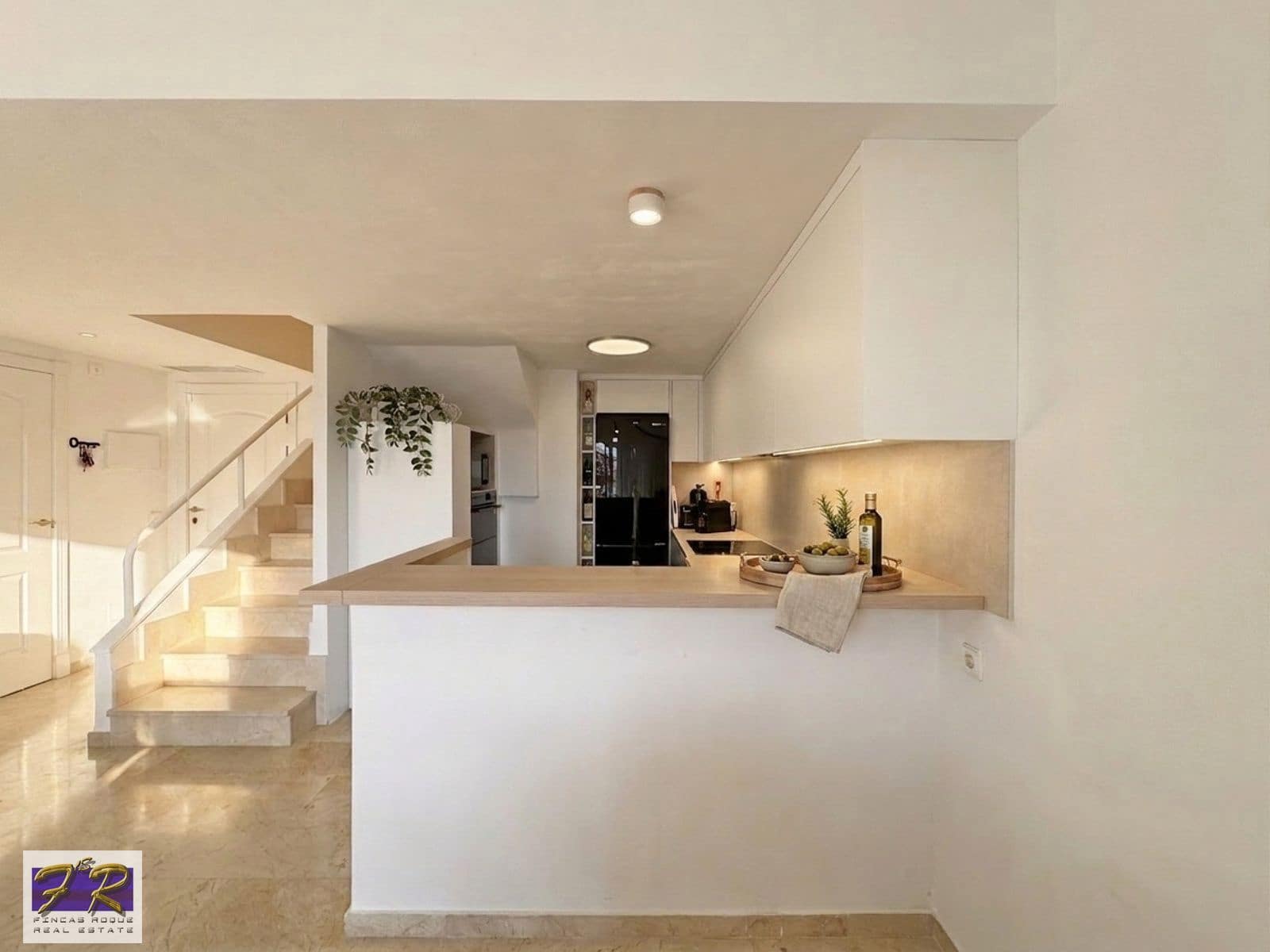 2 makuuhuone Asunto myytävänä paikassa Puerto de Alcudia mukana uima-altaan 
autotalli - 378 000 € (Ref: 9815155)
