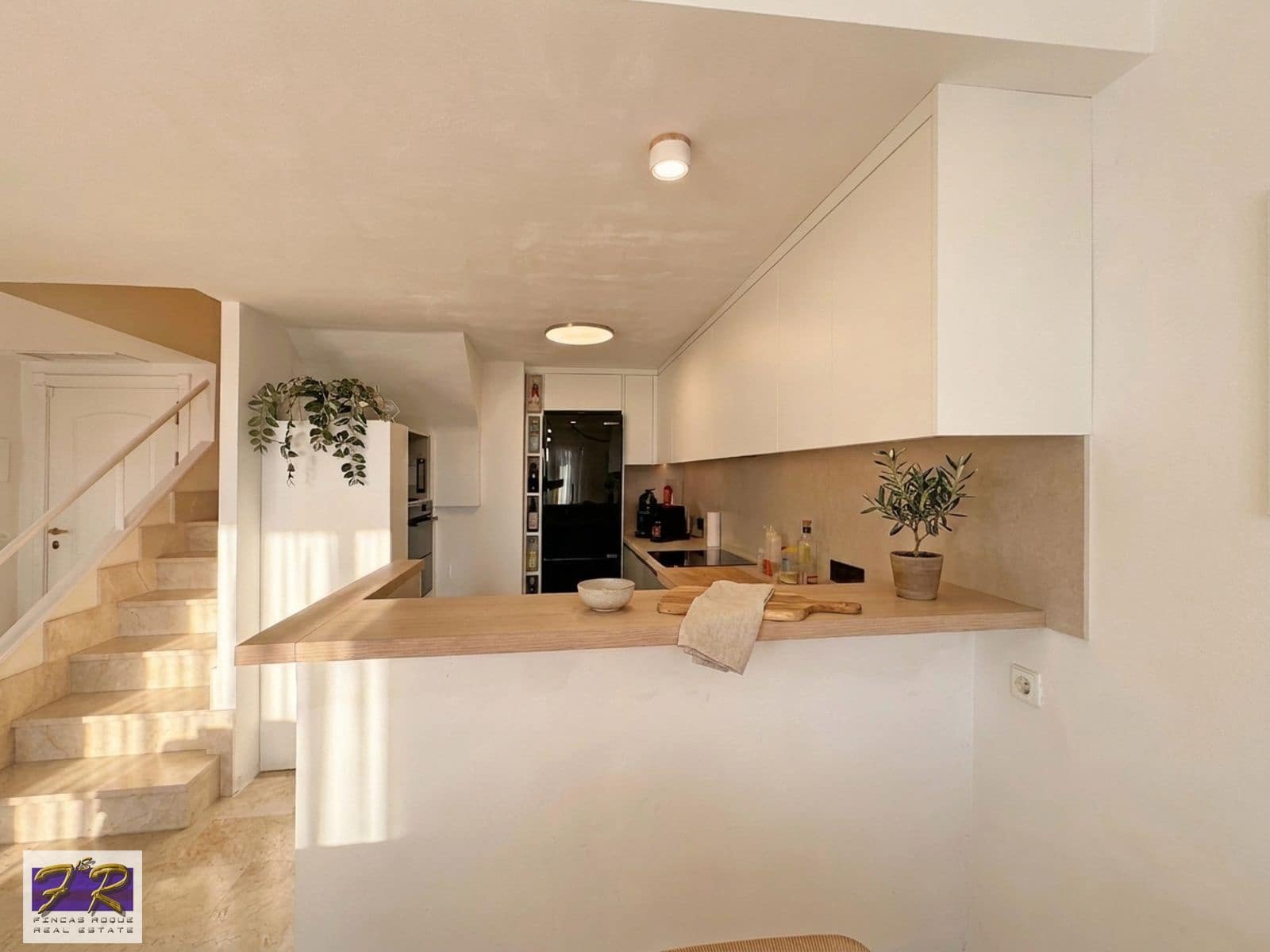 2 makuuhuone Asunto myytävänä paikassa Puerto de Alcudia mukana uima-altaan 
autotalli - 378 000 € (Ref: 9815155)