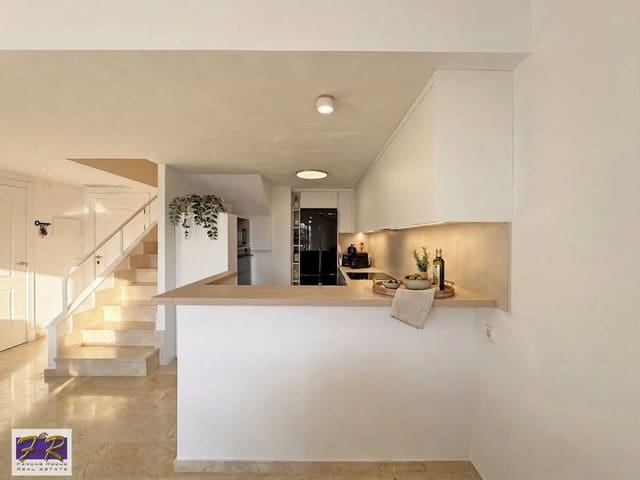 2 makuuhuone Asunto myytävänä paikassa Puerto de Alcudia, Alcúdia mukana uima-altaan 
autotalli - 378 000 € (Ref: 9815155)