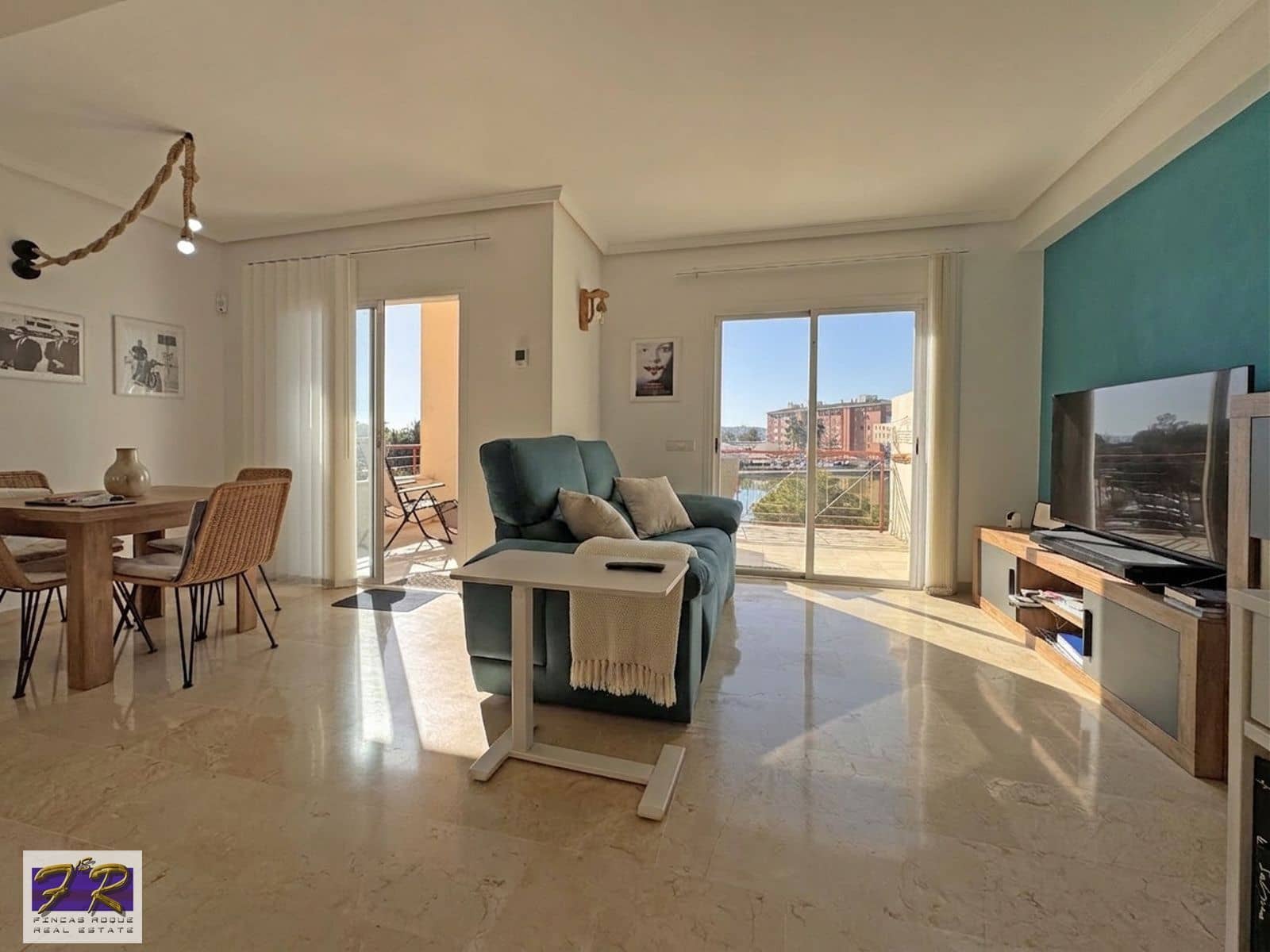 2 makuuhuone Asunto myytävänä paikassa Puerto de Alcudia mukana uima-altaan 
autotalli - 378 000 € (Ref: 9815155)
