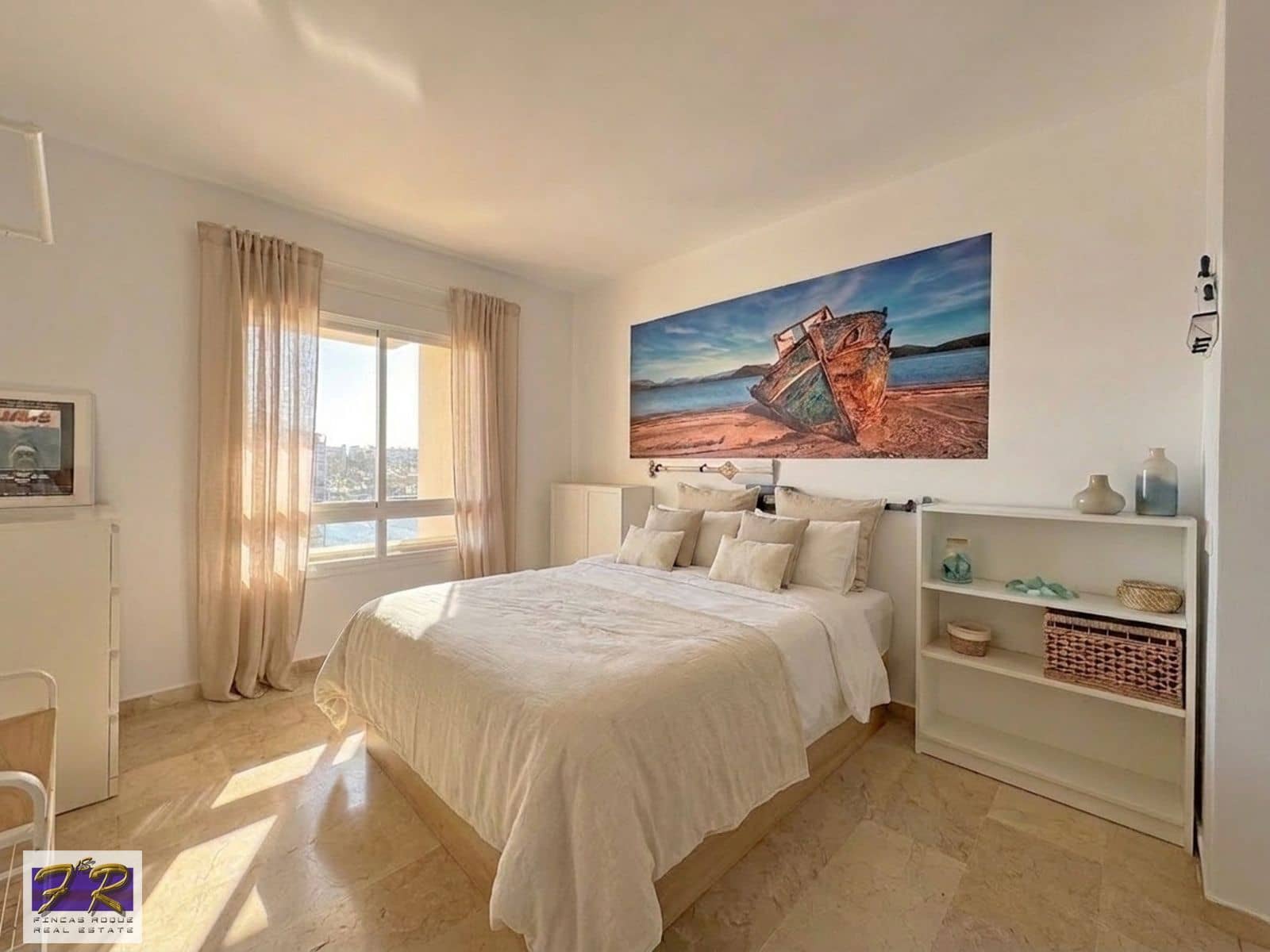 2 makuuhuone Asunto myytävänä paikassa Puerto de Alcudia mukana uima-altaan 
autotalli - 378 000 € (Ref: 9815155)