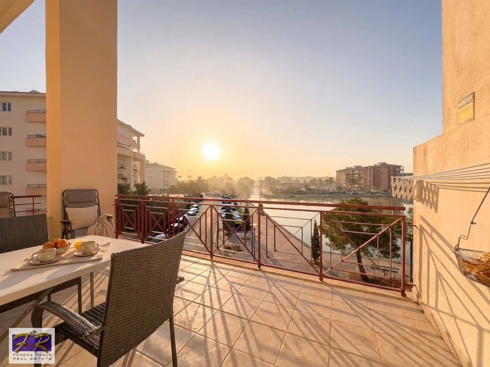 2 makuuhuone Asunto myytävänä paikassa Puerto de Alcudia mukana uima-altaan 
autotalli - 378 000 € (Ref: 9815155)