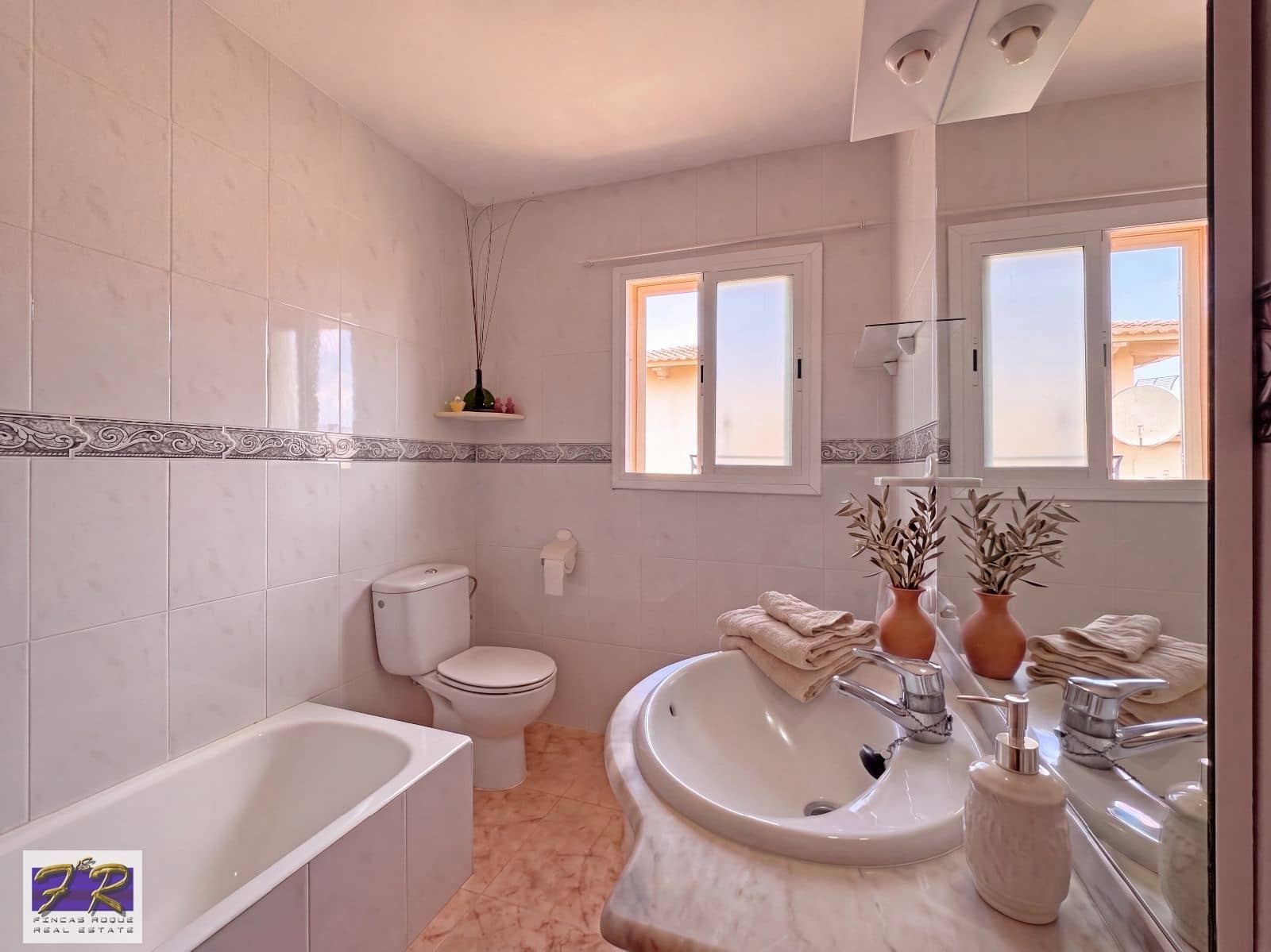 4 soveværelse Villa til salg i Puerto de Alcudia med garage - € 560.000 (Ref: 9841894)