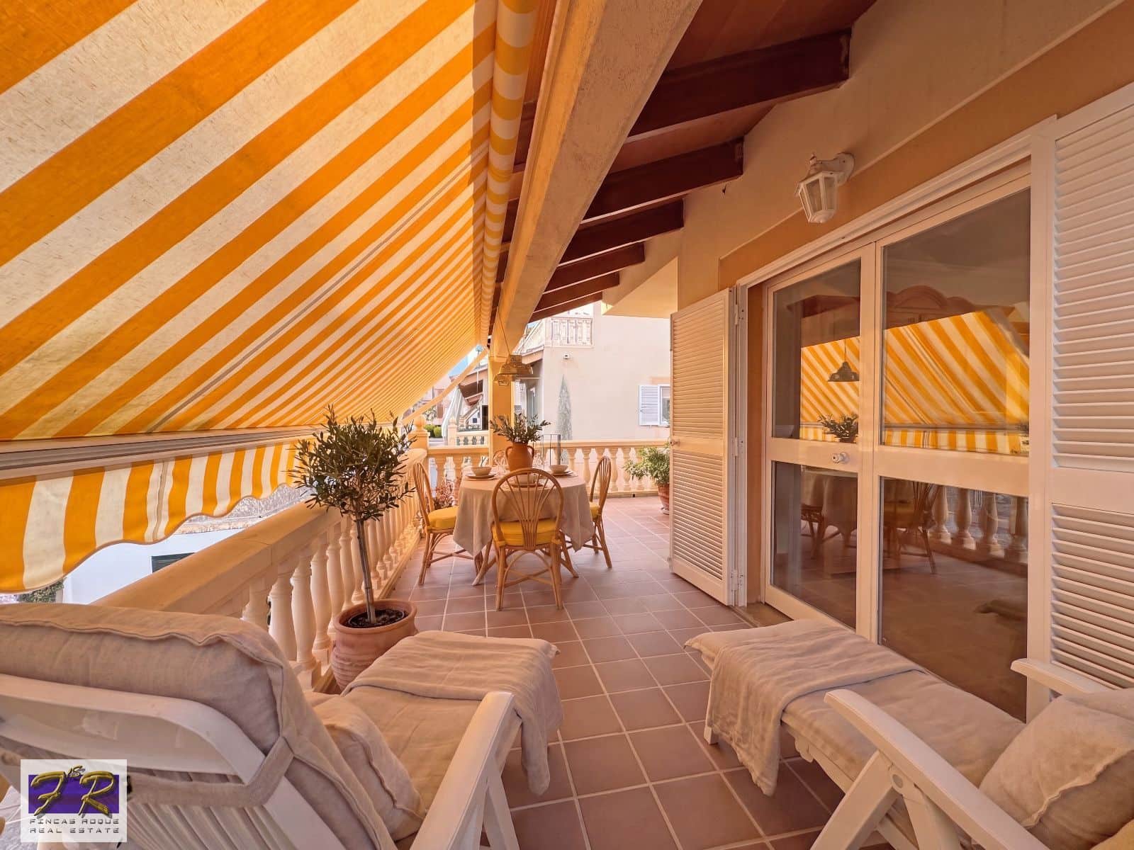 4 soveværelse Villa til salg i Puerto de Alcudia med garage - € 560.000 (Ref: 9841894)