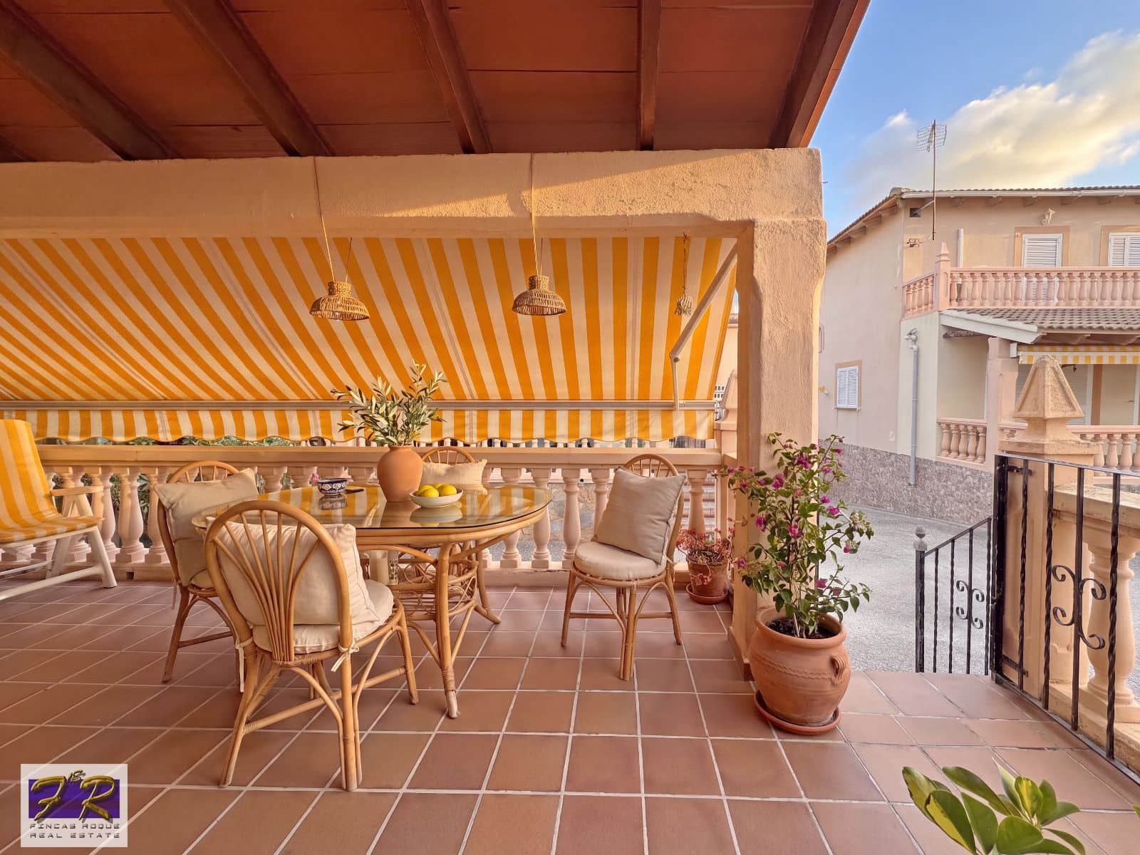4 soveværelse Villa til salg i Puerto de Alcudia med garage - € 560.000 (Ref: 9841894)
