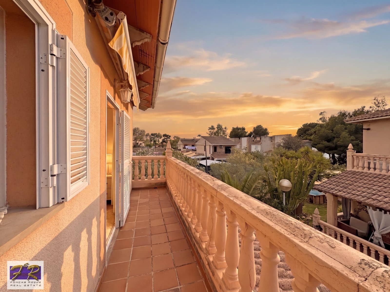 4 soveværelse Villa til salg i Puerto de Alcudia med garage - € 560.000 (Ref: 9841894)
