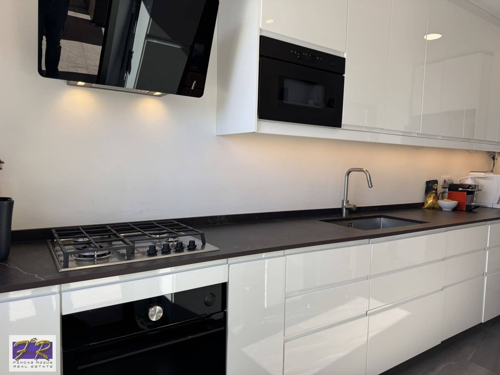4 soverom Villa til salgs i Aucanada med svømmebasseng garasje - € 1 699 000 (Ref: 9877162)