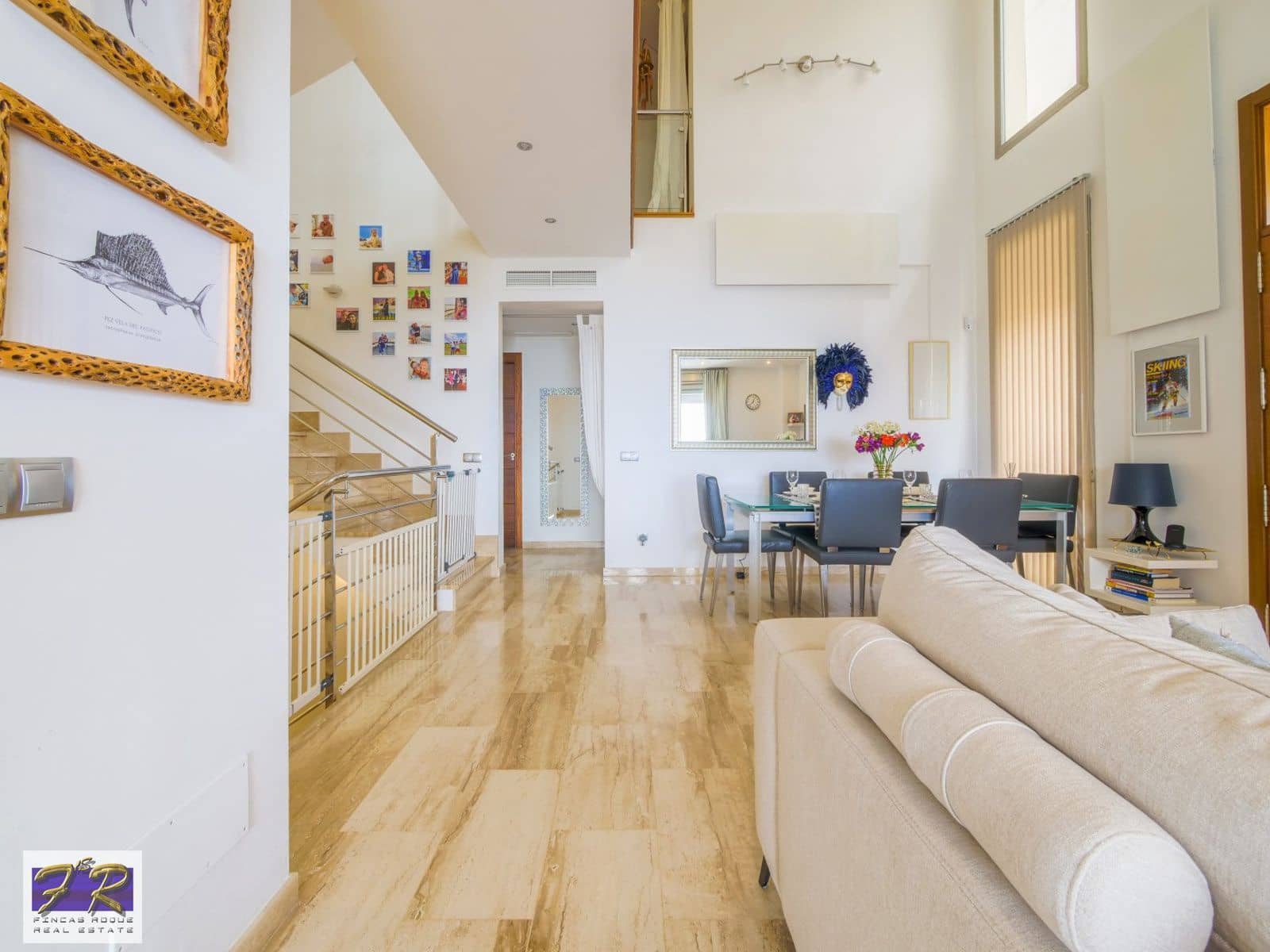 4 soverom Villa til salgs i Aucanada med svømmebasseng garasje - € 1 699 000 (Ref: 9877162)