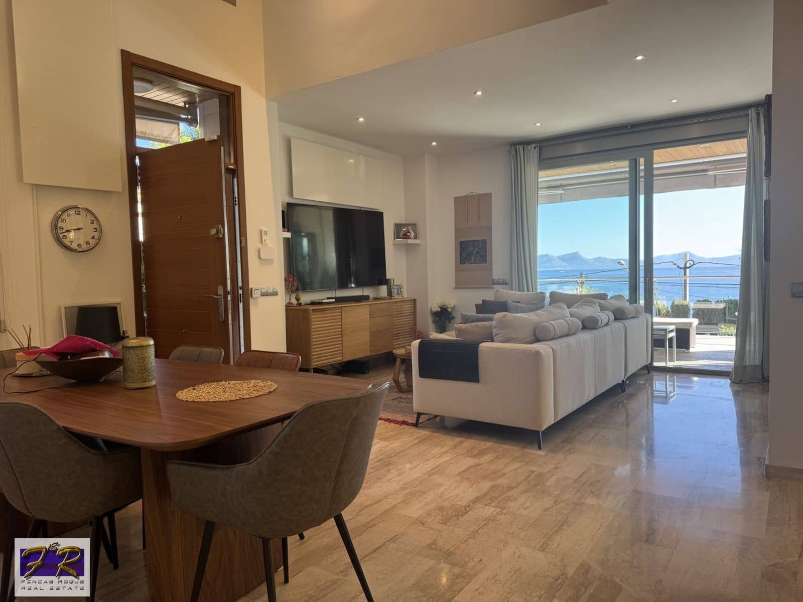 4 soverom Villa til salgs i Aucanada med svømmebasseng garasje - € 1 699 000 (Ref: 9877162)