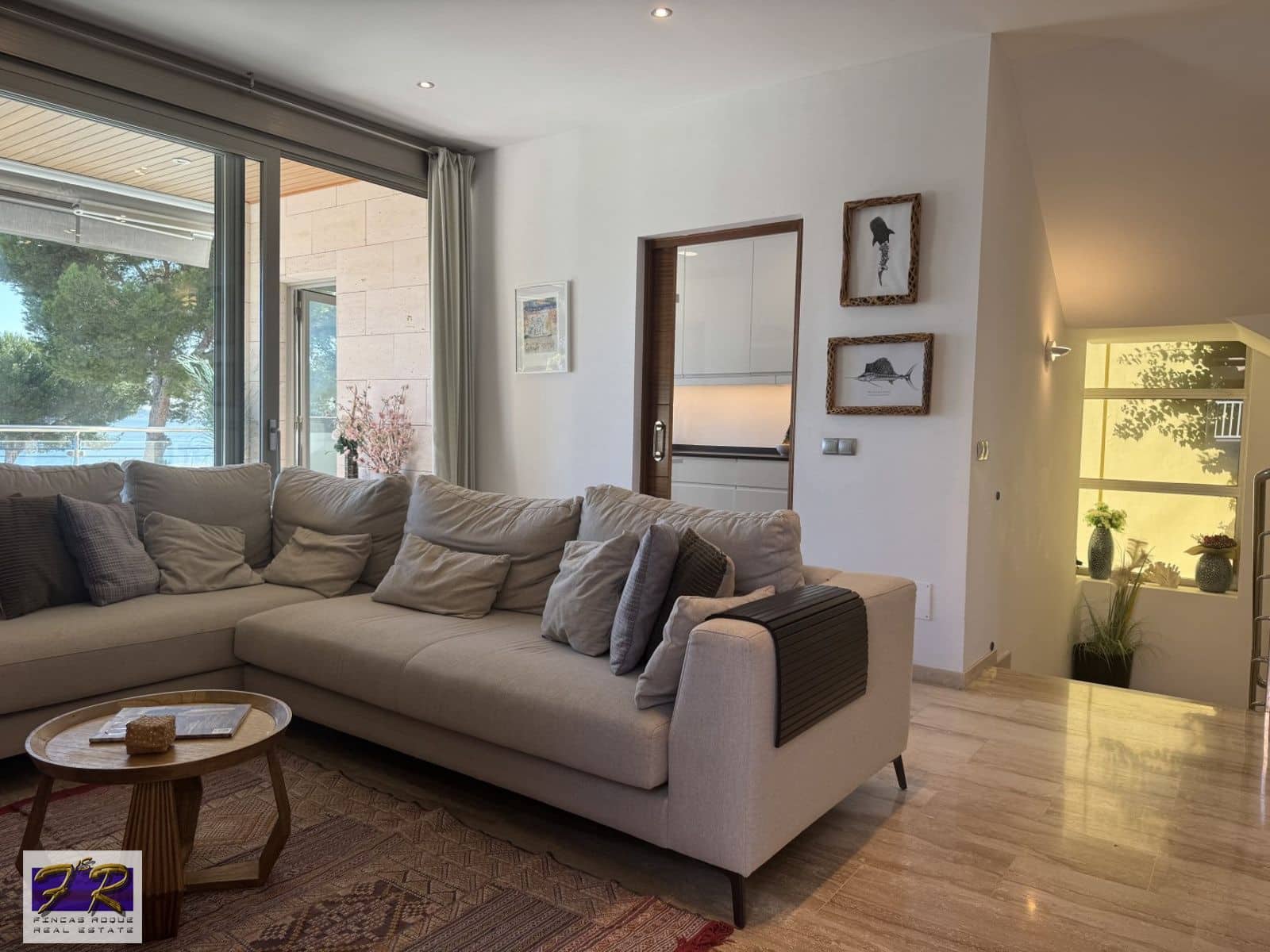 4 soverom Villa til salgs i Aucanada med svømmebasseng garasje - € 1 699 000 (Ref: 9877162)