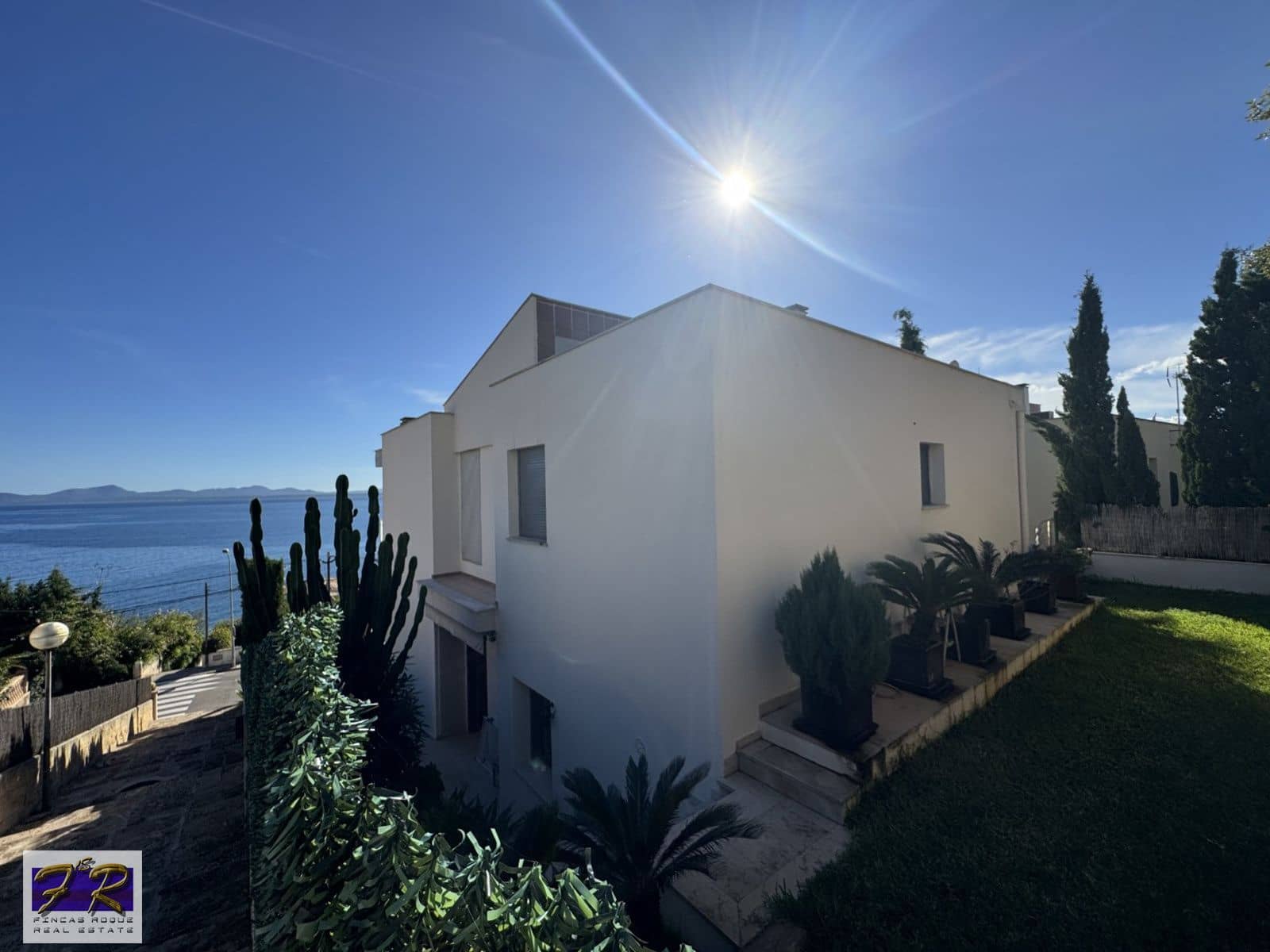 4 soverom Villa til salgs i Aucanada med svømmebasseng garasje - € 1 699 000 (Ref: 9877162)