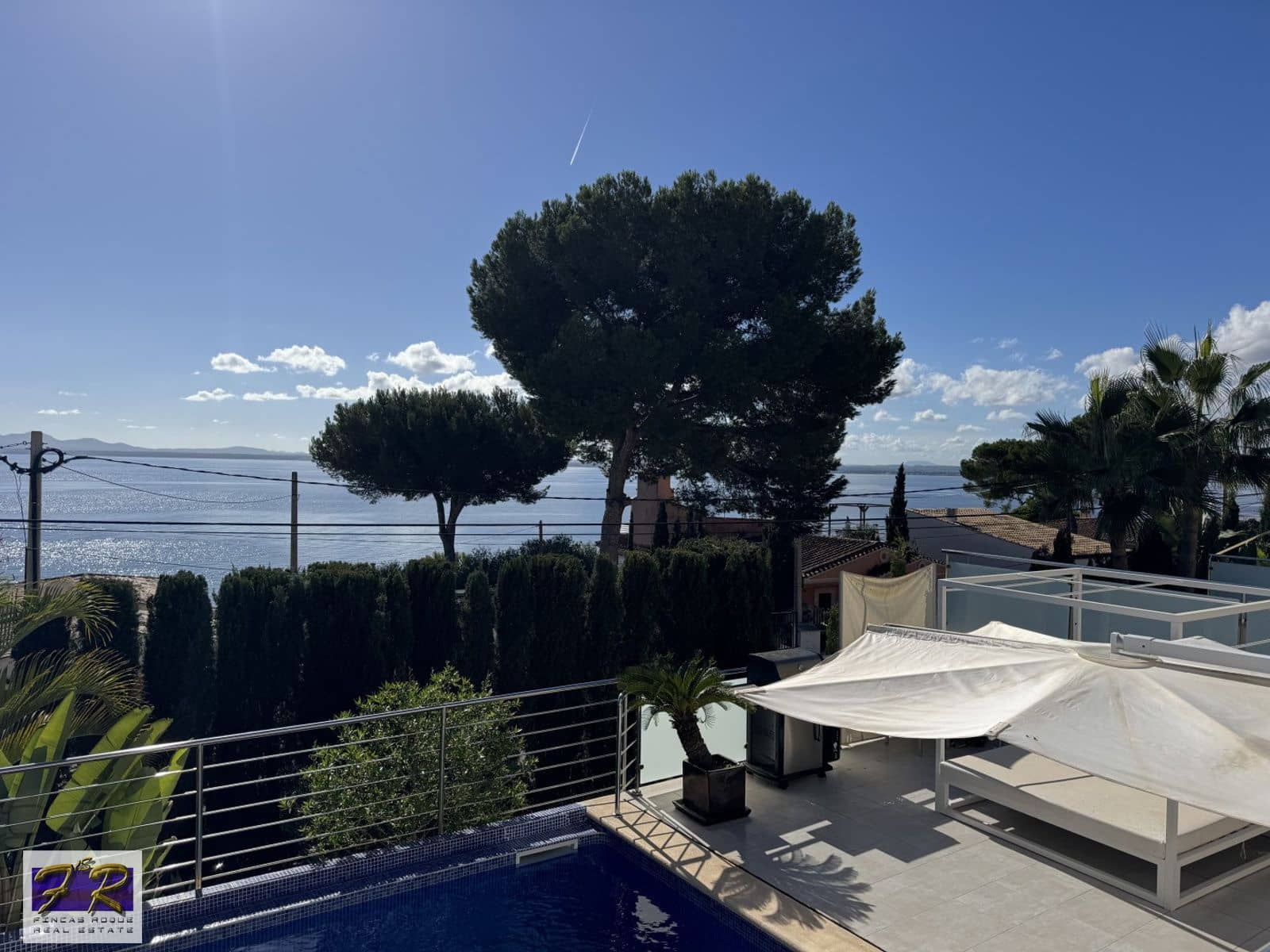 4 soverom Villa til salgs i Aucanada med svømmebasseng garasje - € 1 699 000 (Ref: 9877162)
