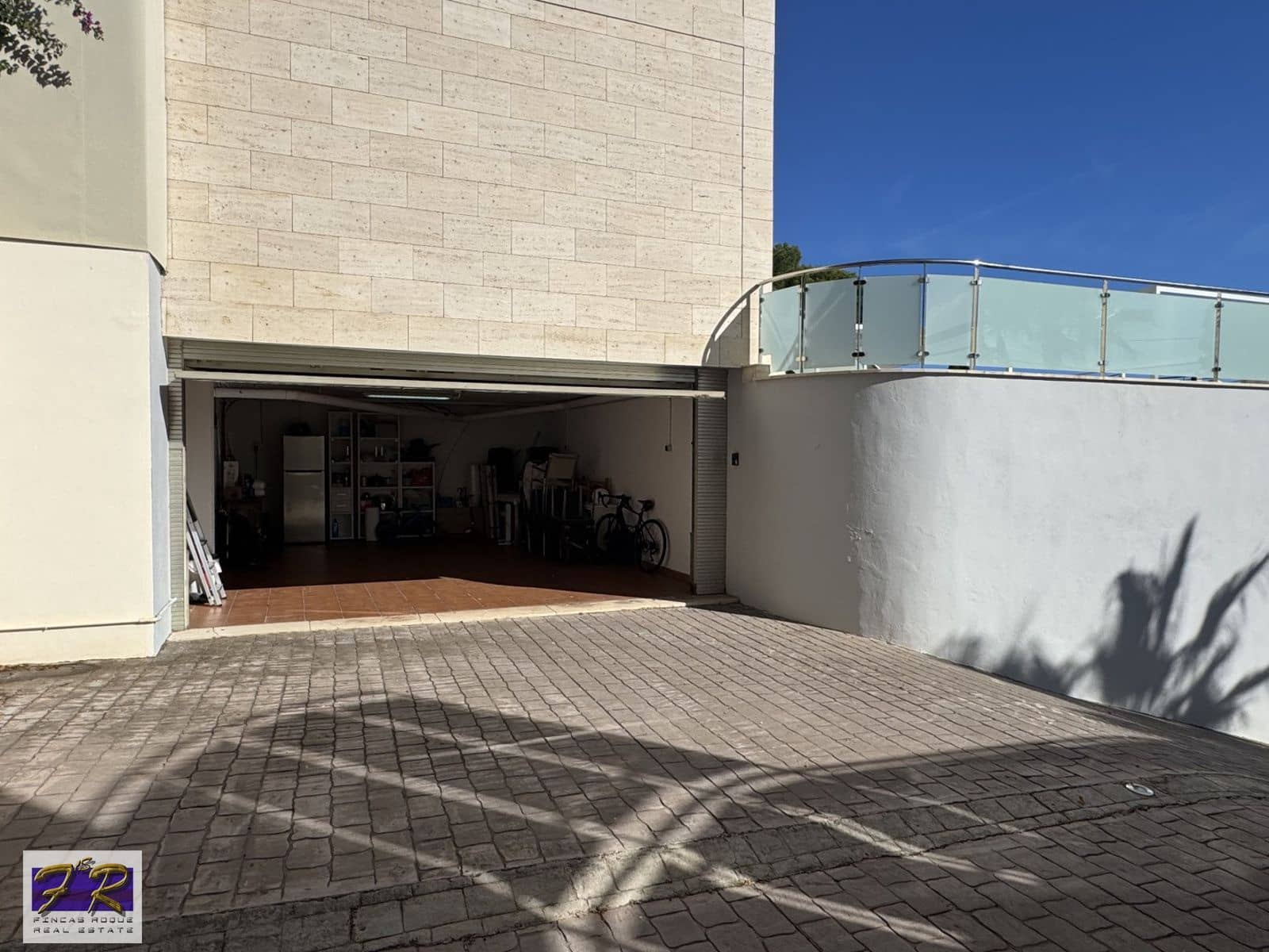 4 soverom Villa til salgs i Aucanada med svømmebasseng garasje - € 1 699 000 (Ref: 9877162)