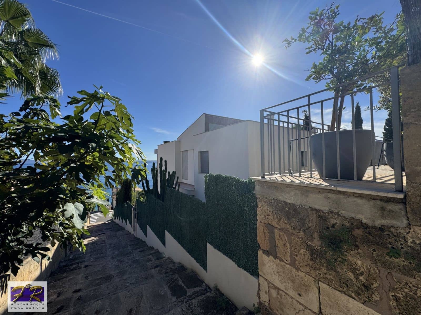 4 soverom Villa til salgs i Aucanada med svømmebasseng garasje - € 1 699 000 (Ref: 9877162)