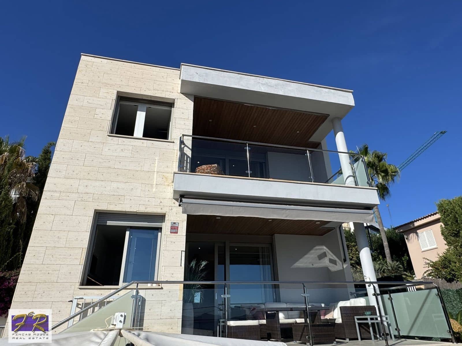 4 soverom Villa til salgs i Aucanada med svømmebasseng garasje - € 1 699 000 (Ref: 9877162)