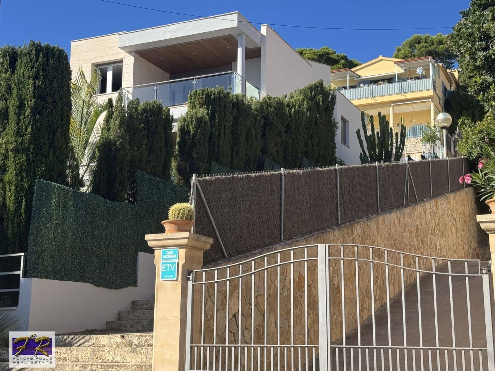 4 soverom Villa til salgs i Aucanada med svømmebasseng garasje - € 1 699 000 (Ref: 9877162)