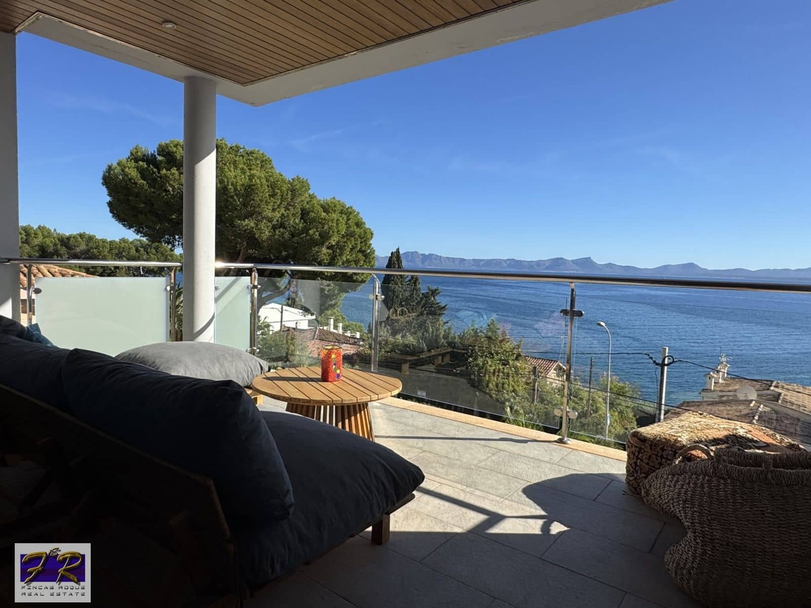 4 soverom Villa til salgs i Aucanada med svømmebasseng garasje - € 1 699 000 (Ref: 9877162)