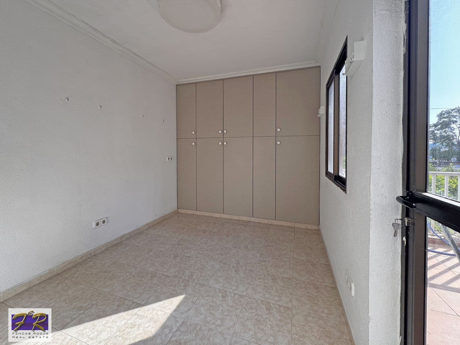 6 bedroom Villa for sale in Inca with garage - € 585,000 (Ref: 9902146)