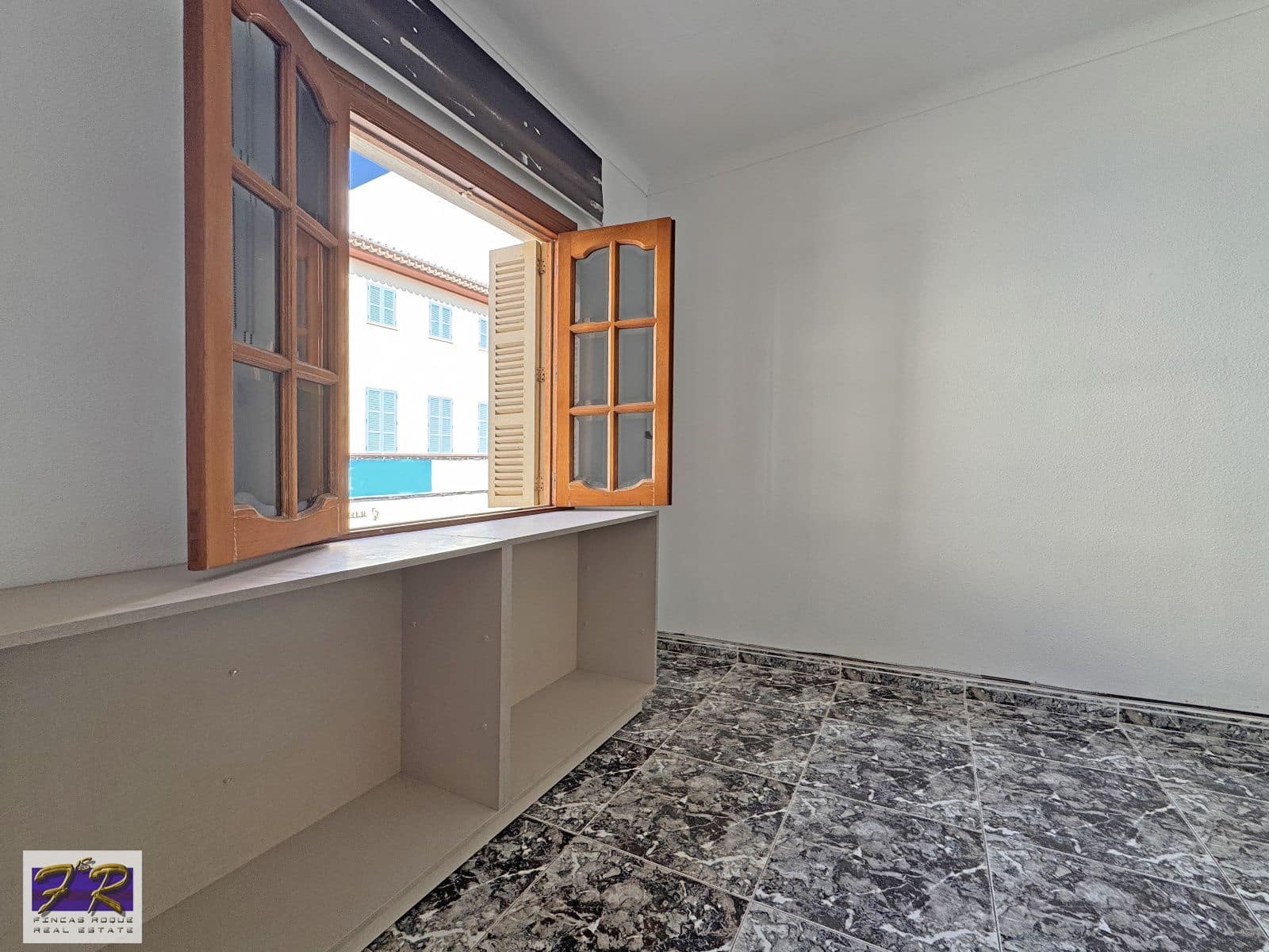 6 bedroom Villa for sale in Inca with garage - € 585,000 (Ref: 9902146)