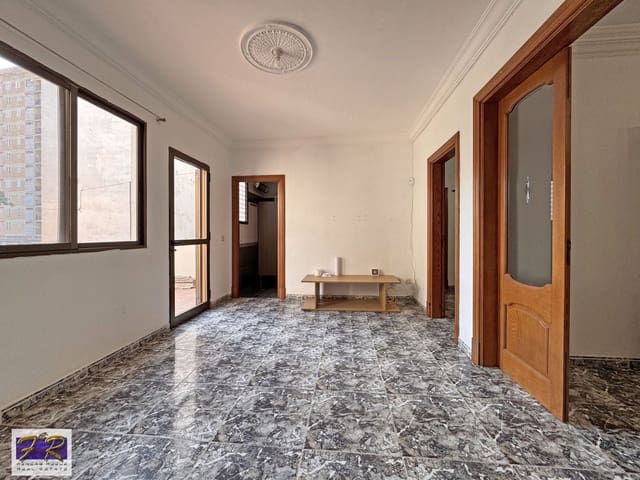 6 bedroom Villa for sale in Inca with garage - € 585,000 (Ref: 9902146)